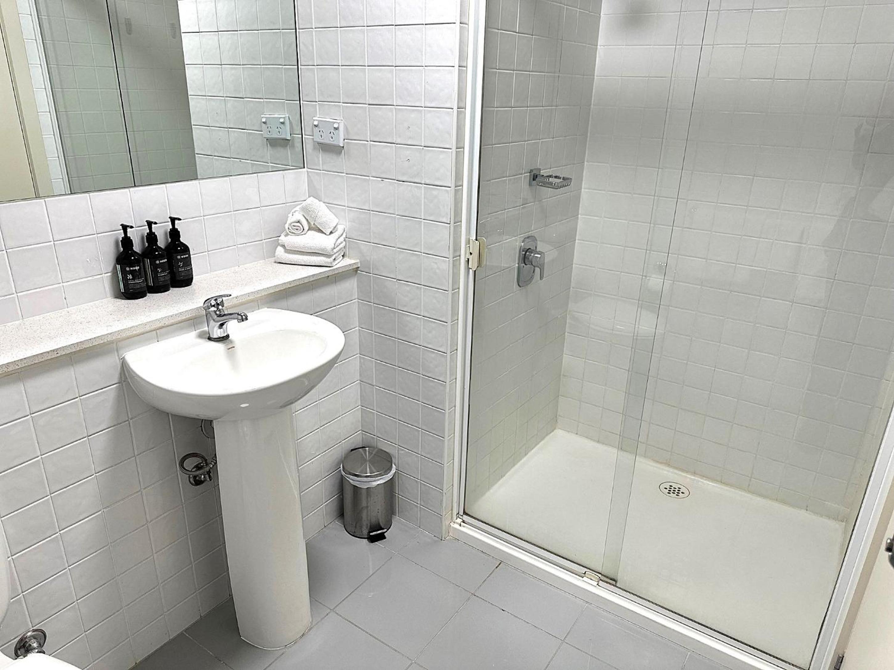 Two-Bedroom Apartment Free Wifi - Photo 5