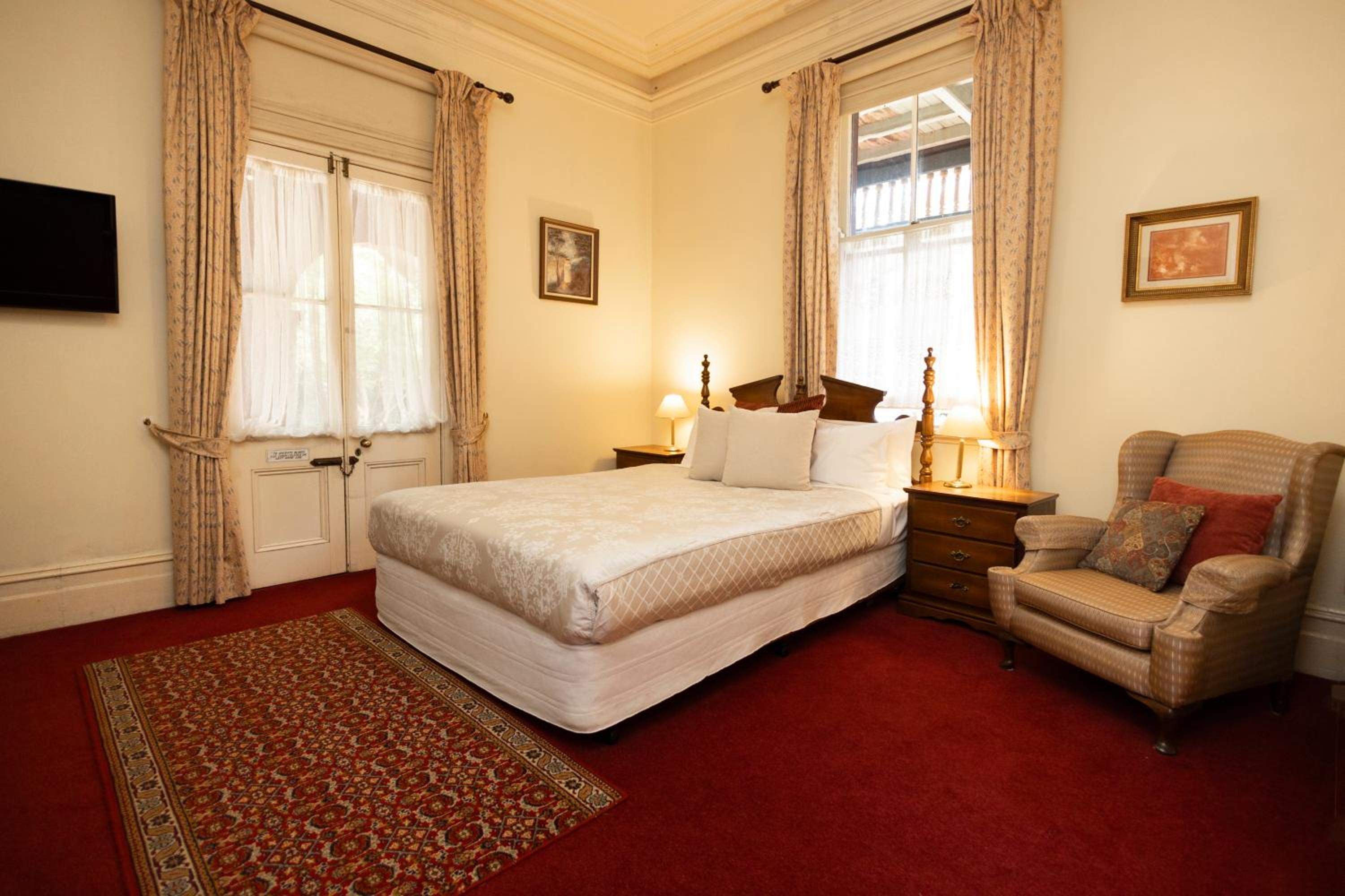 Queen Room photo 1