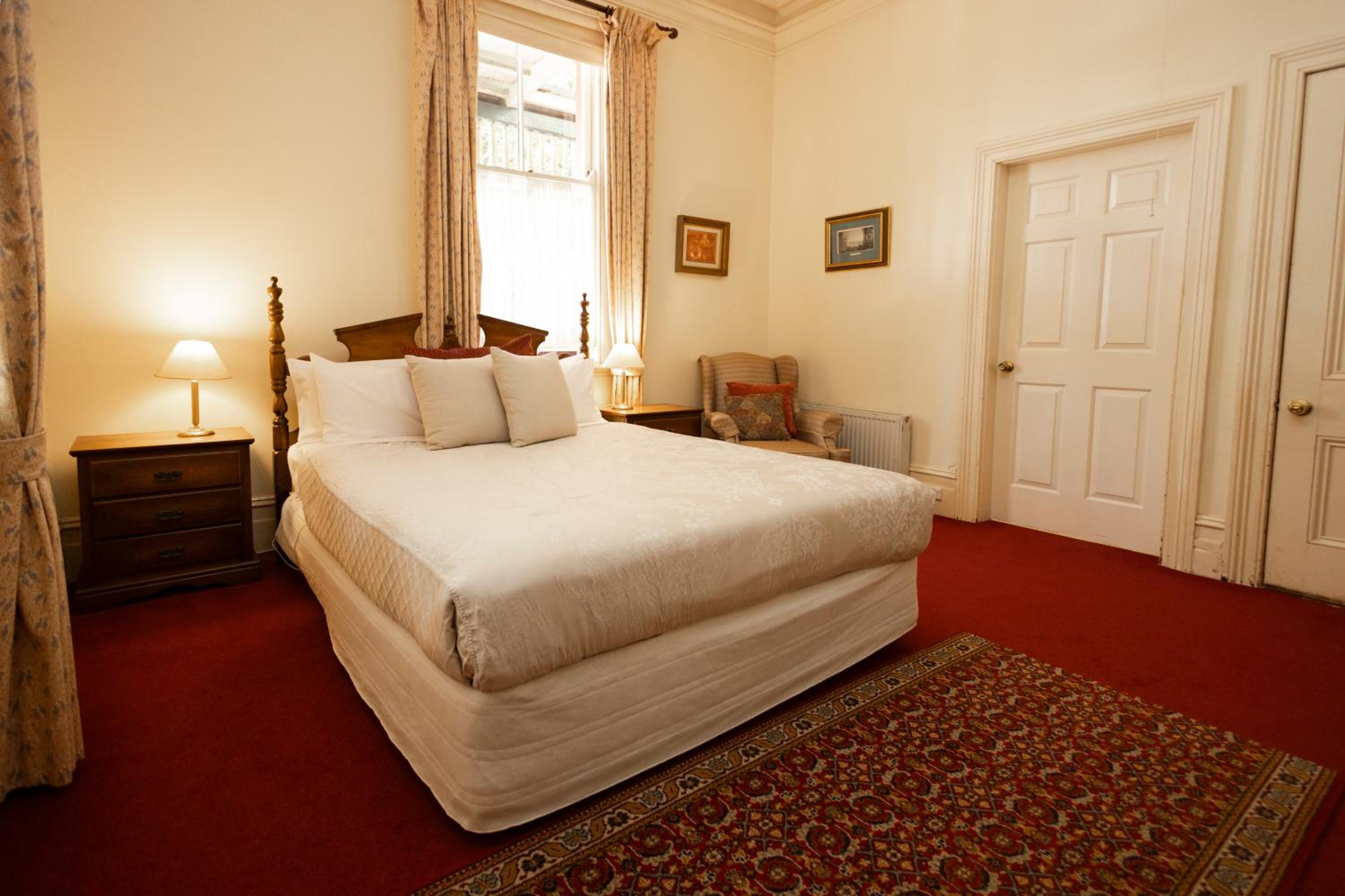 Queen Room photo 3