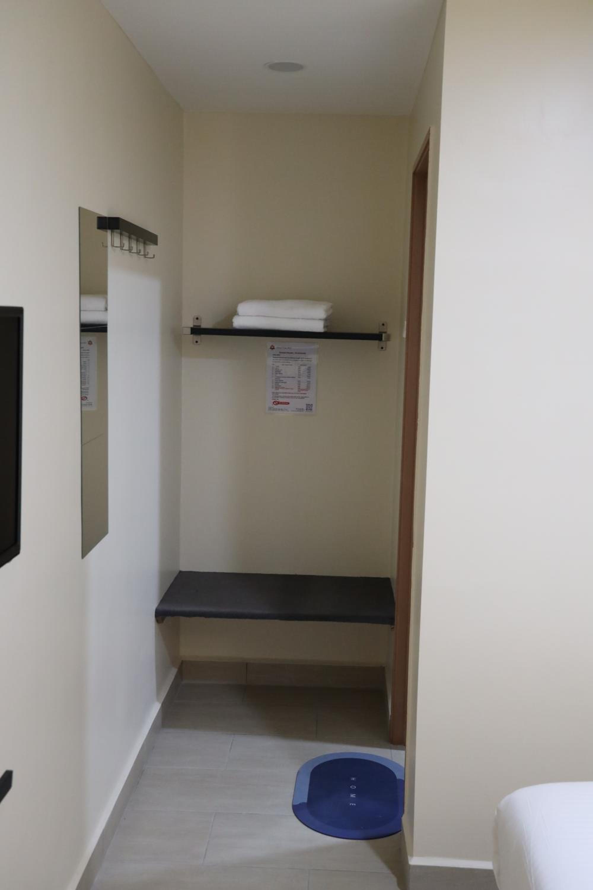 Deluxe Queen Room - Photo 17
