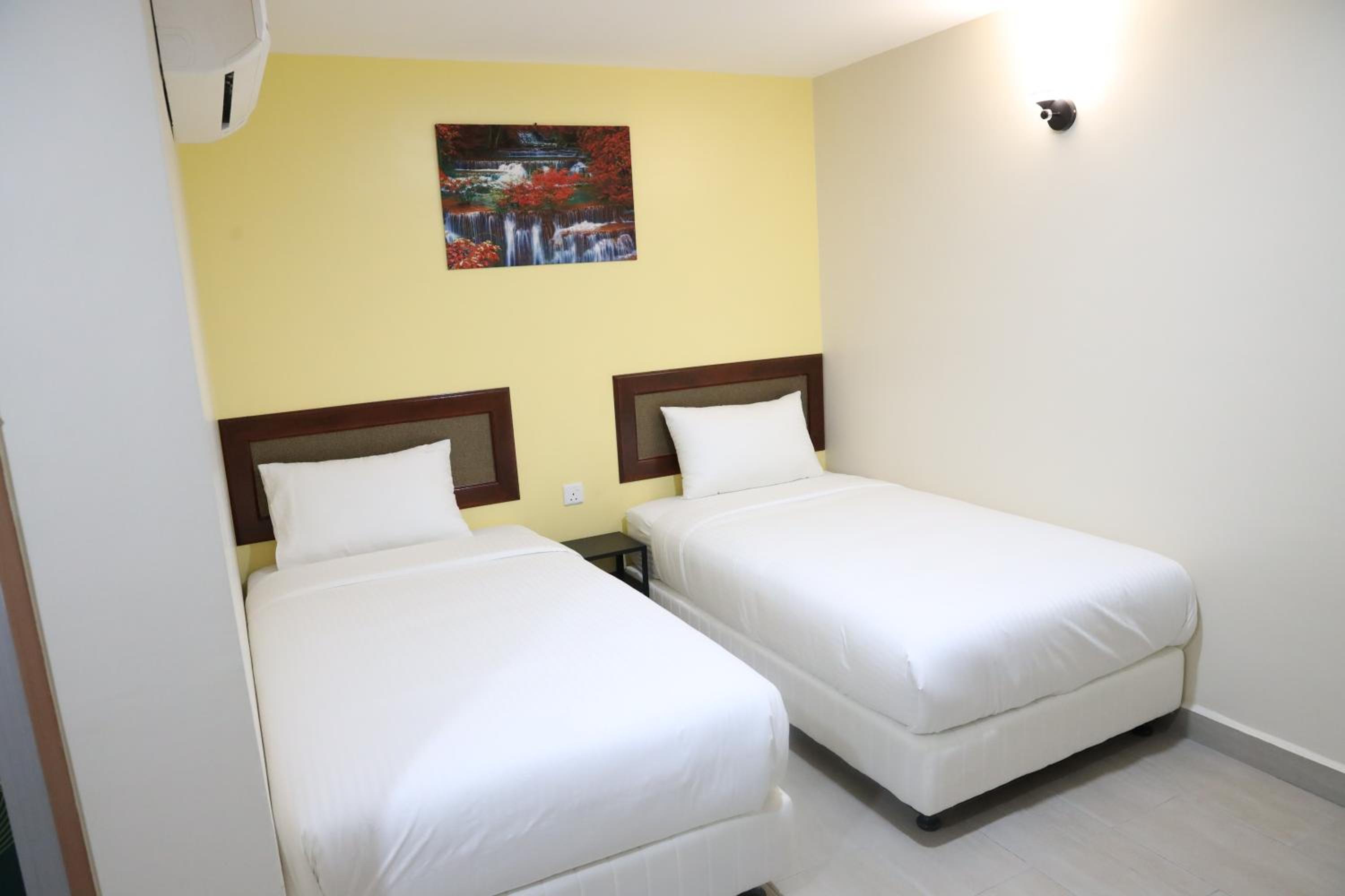 Deluxe Twin Room - Photo 2