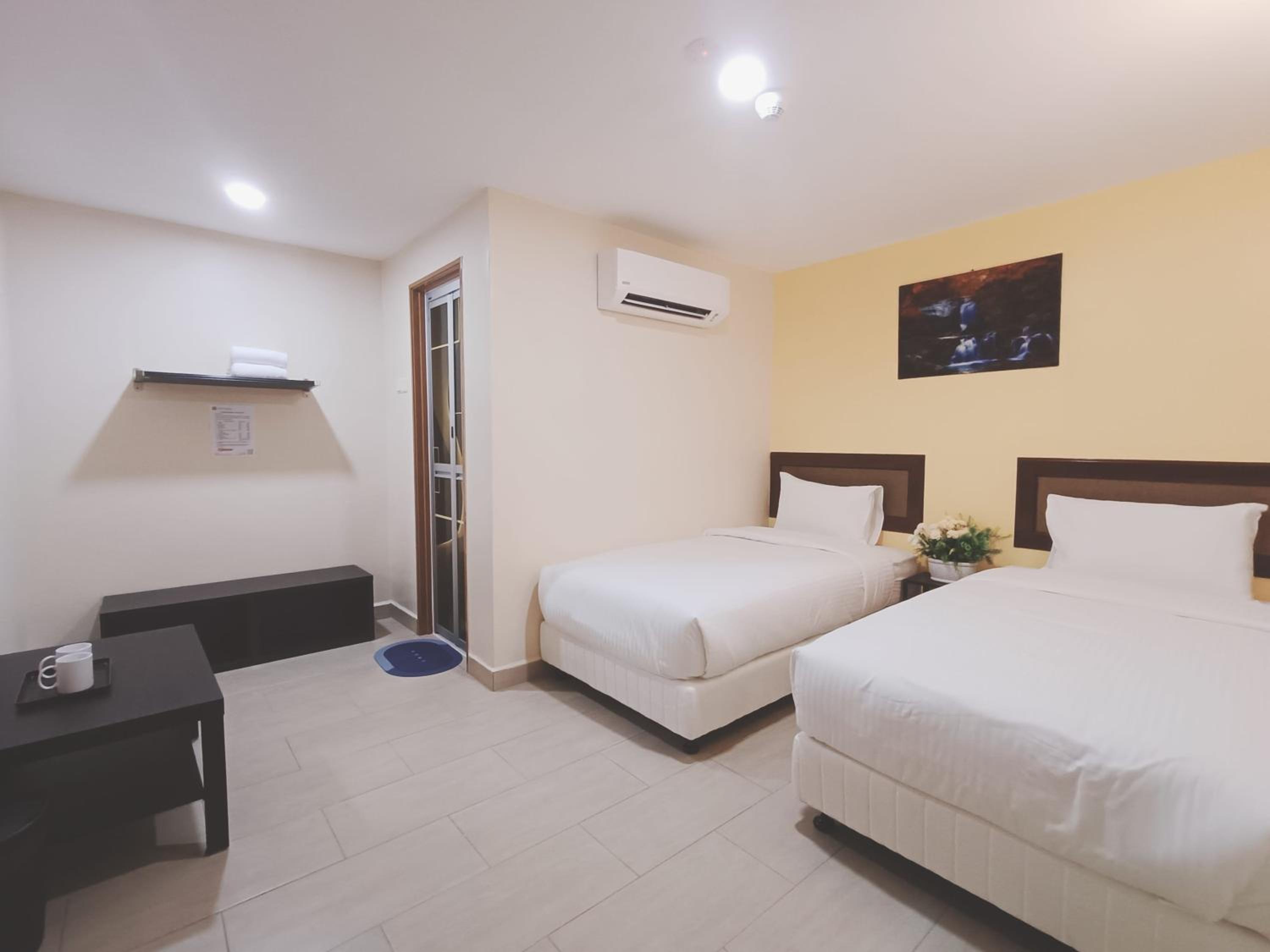 Deluxe Twin Room - Photo 14