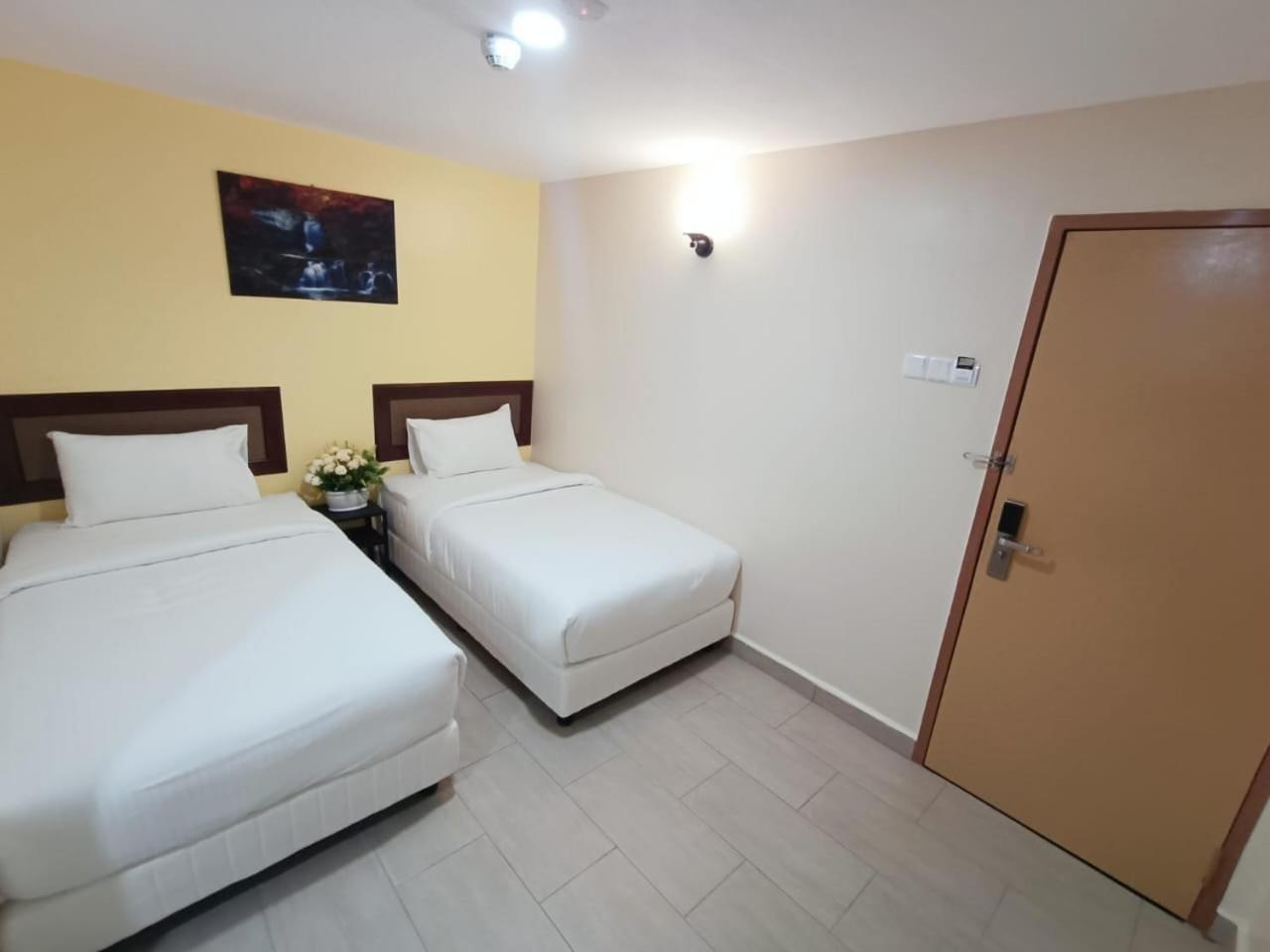 Deluxe Twin Room - Photo 10