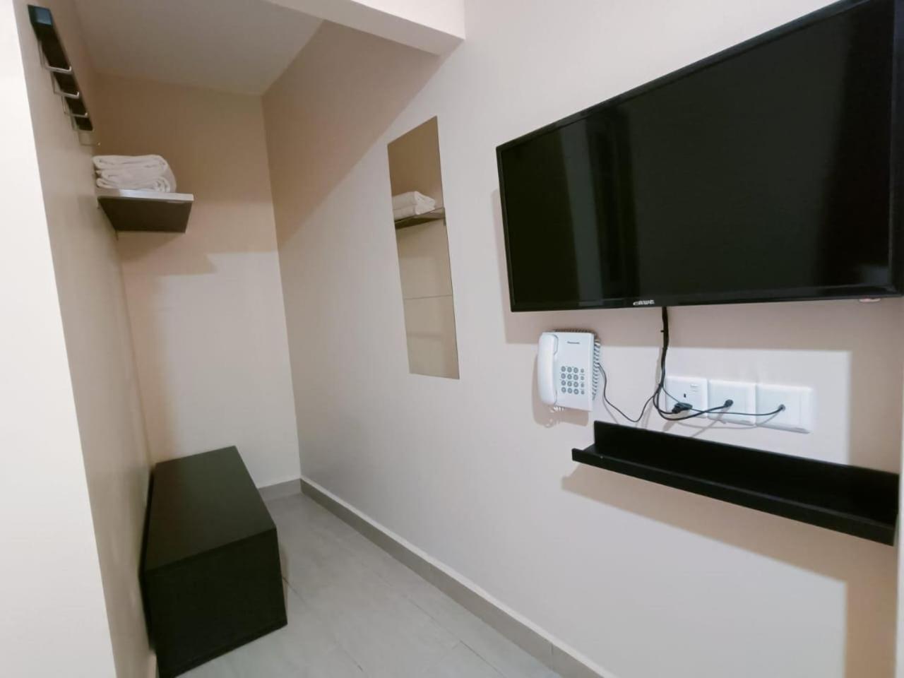 Deluxe Queen Room - Photo 6