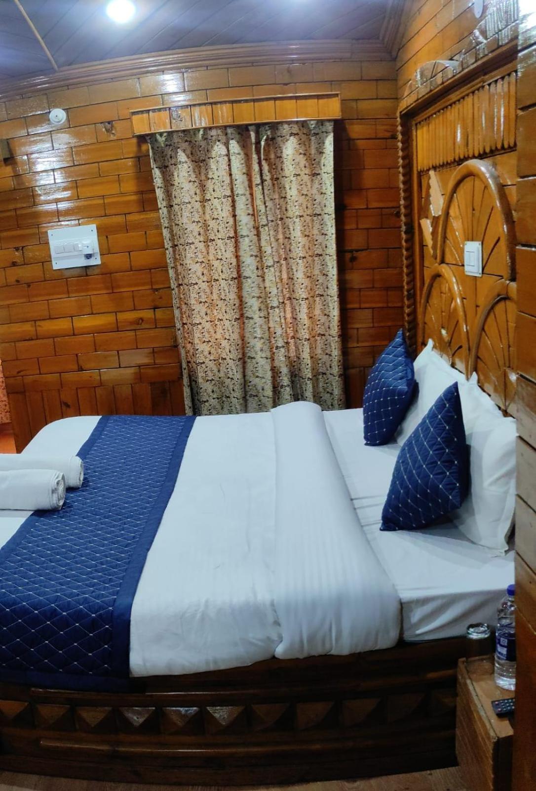 Double Room With Balcony (2 Adults + 1 Child) photo 2