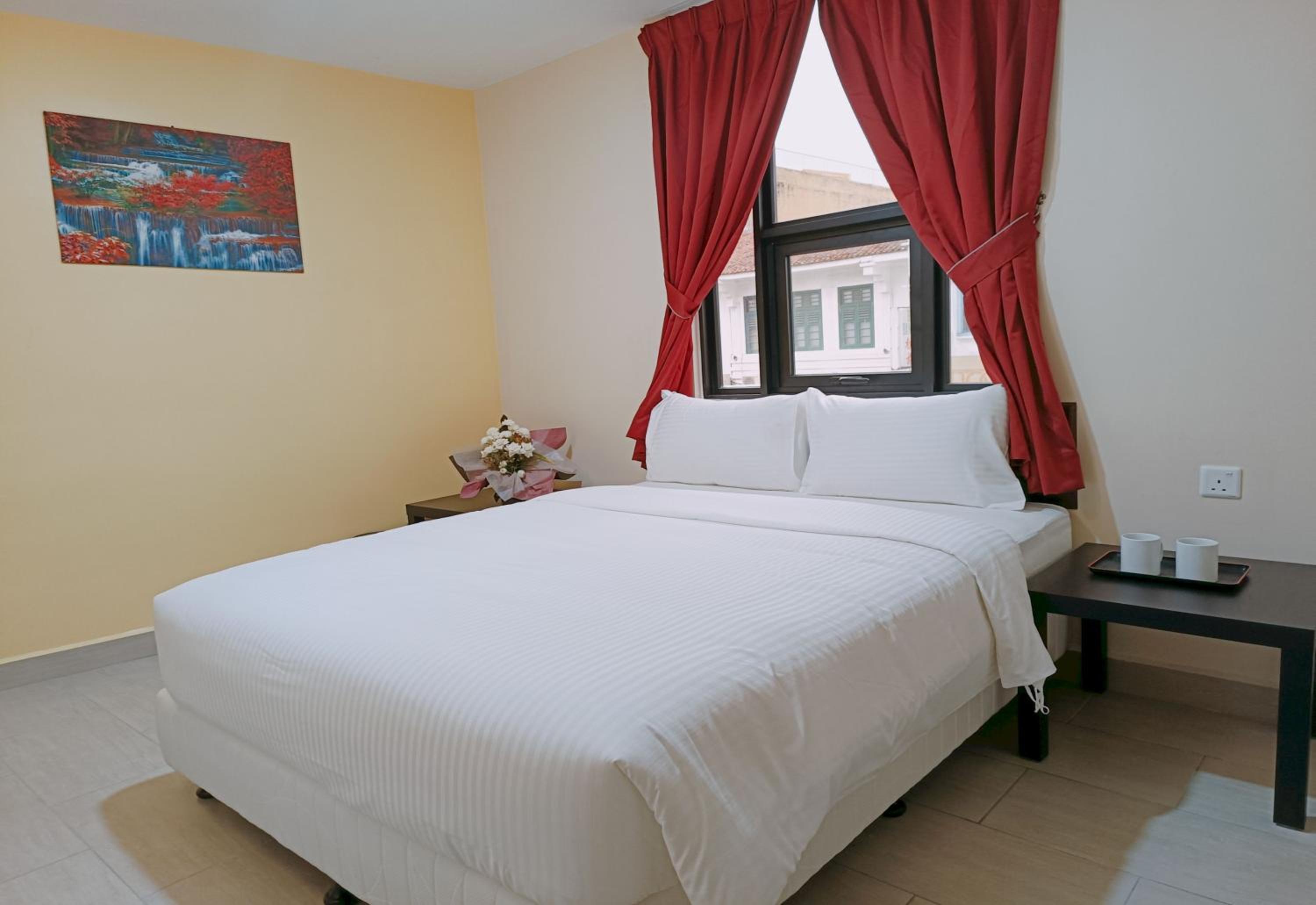 Deluxe Queen Room - Photo 15