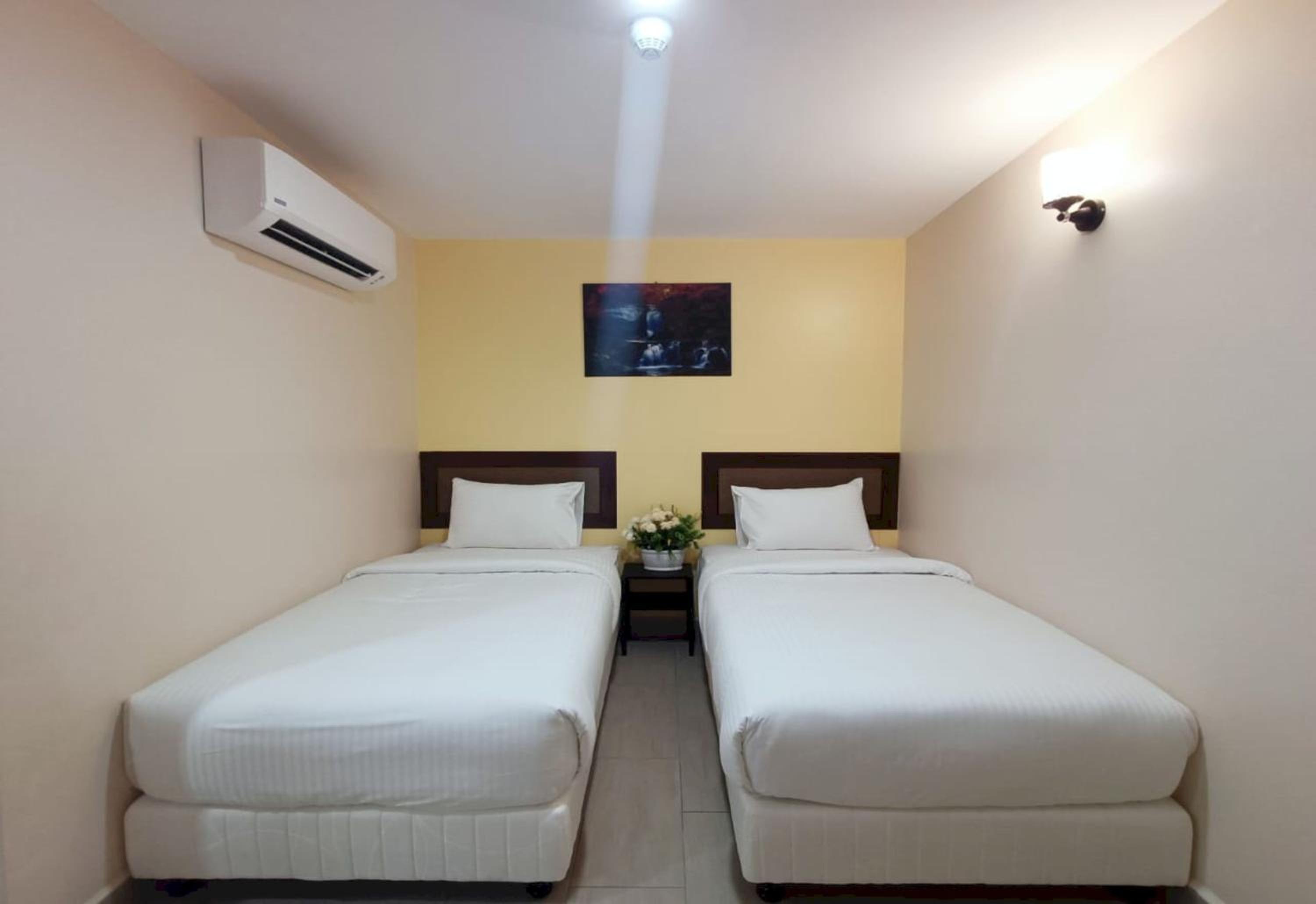 Deluxe Twin Room - Photo 9