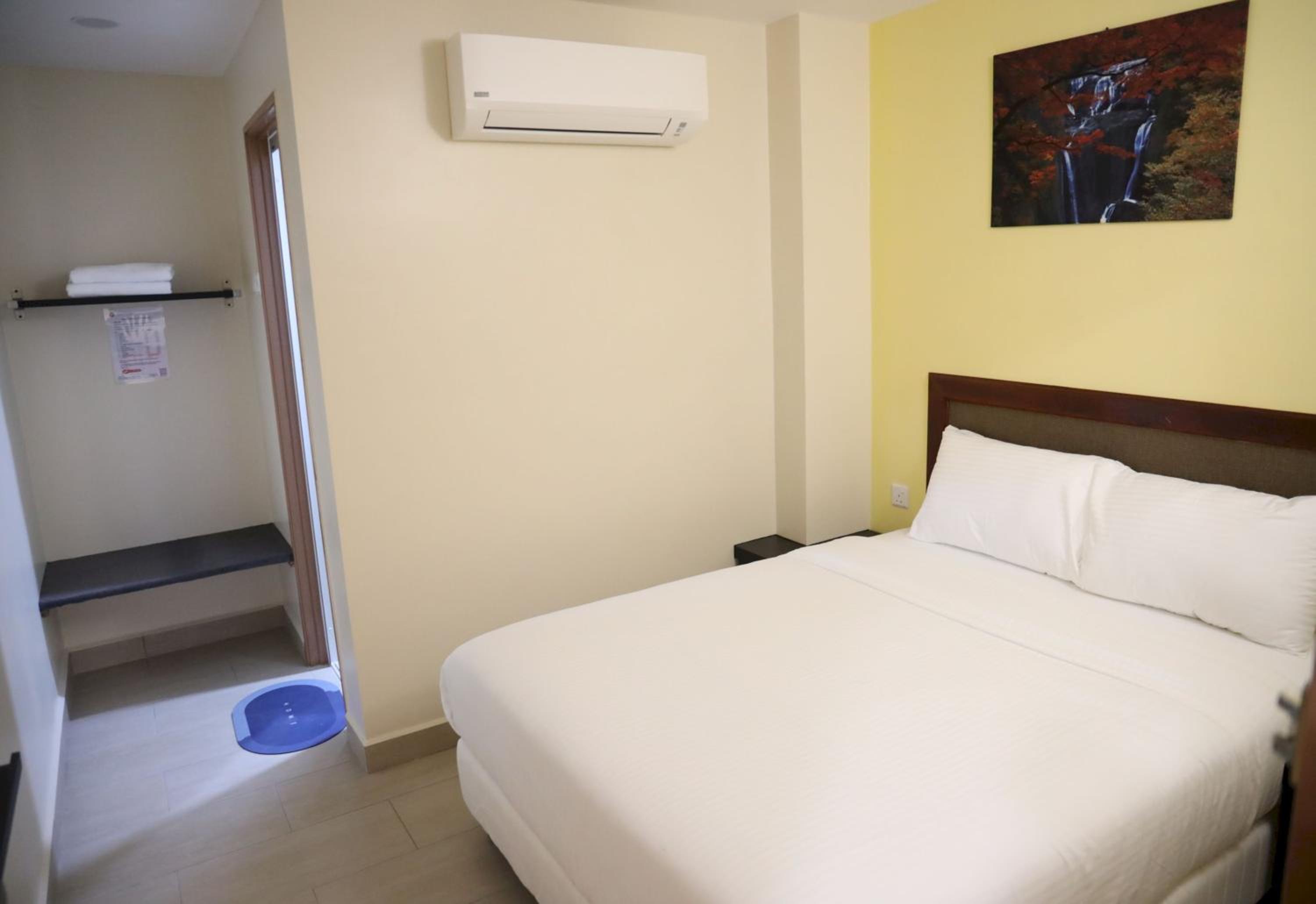 Standard Double Room - Photo 7