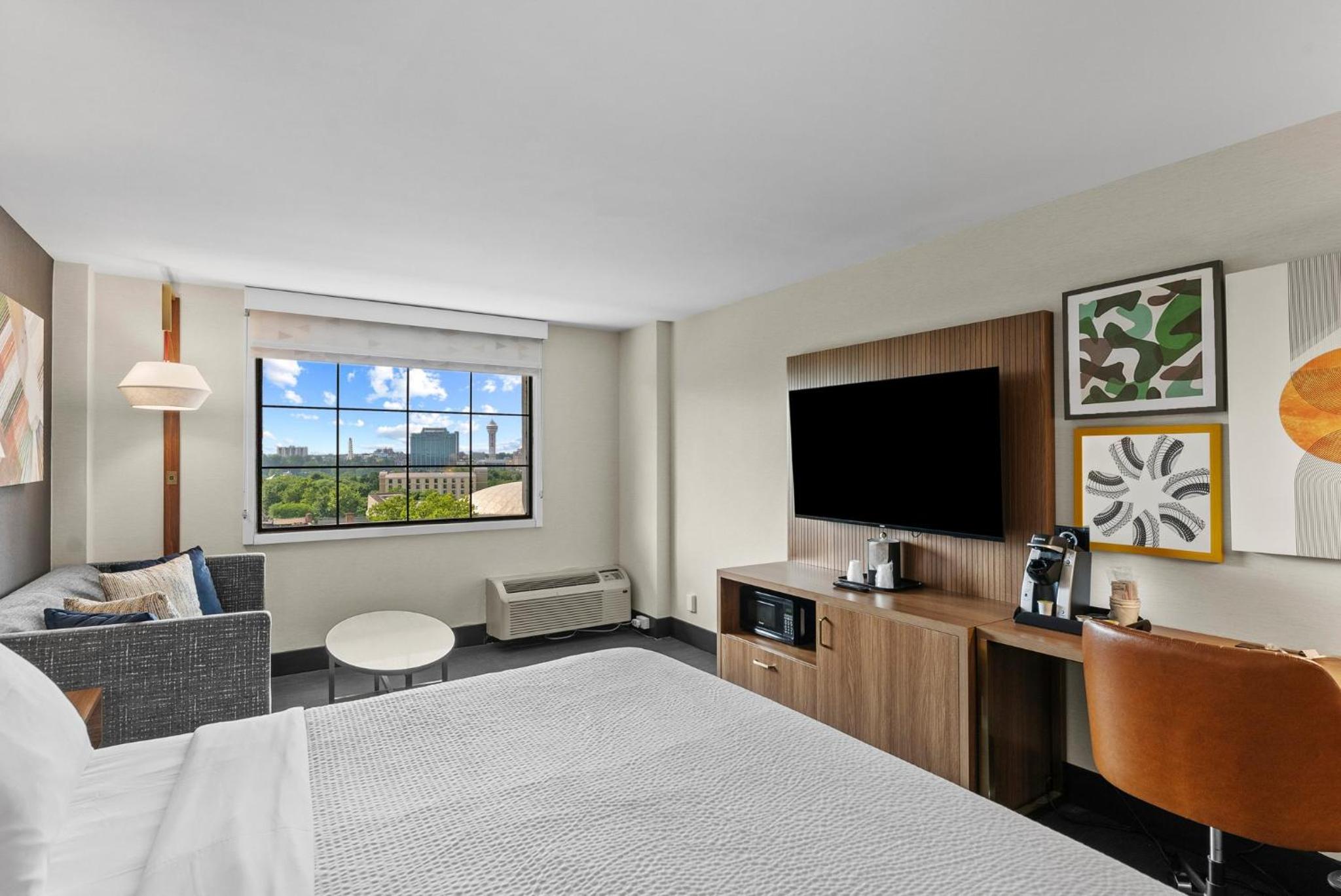 Premium King with Canadian Skyline View - Photo 32