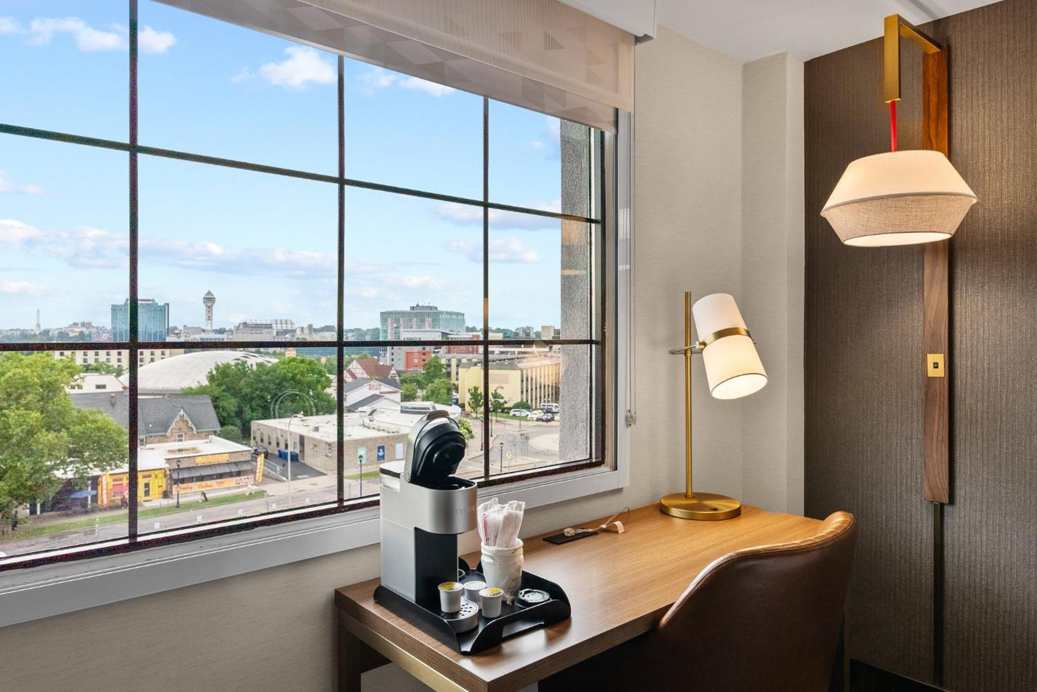 Premium King with Canadian Skyline View - Photo 15