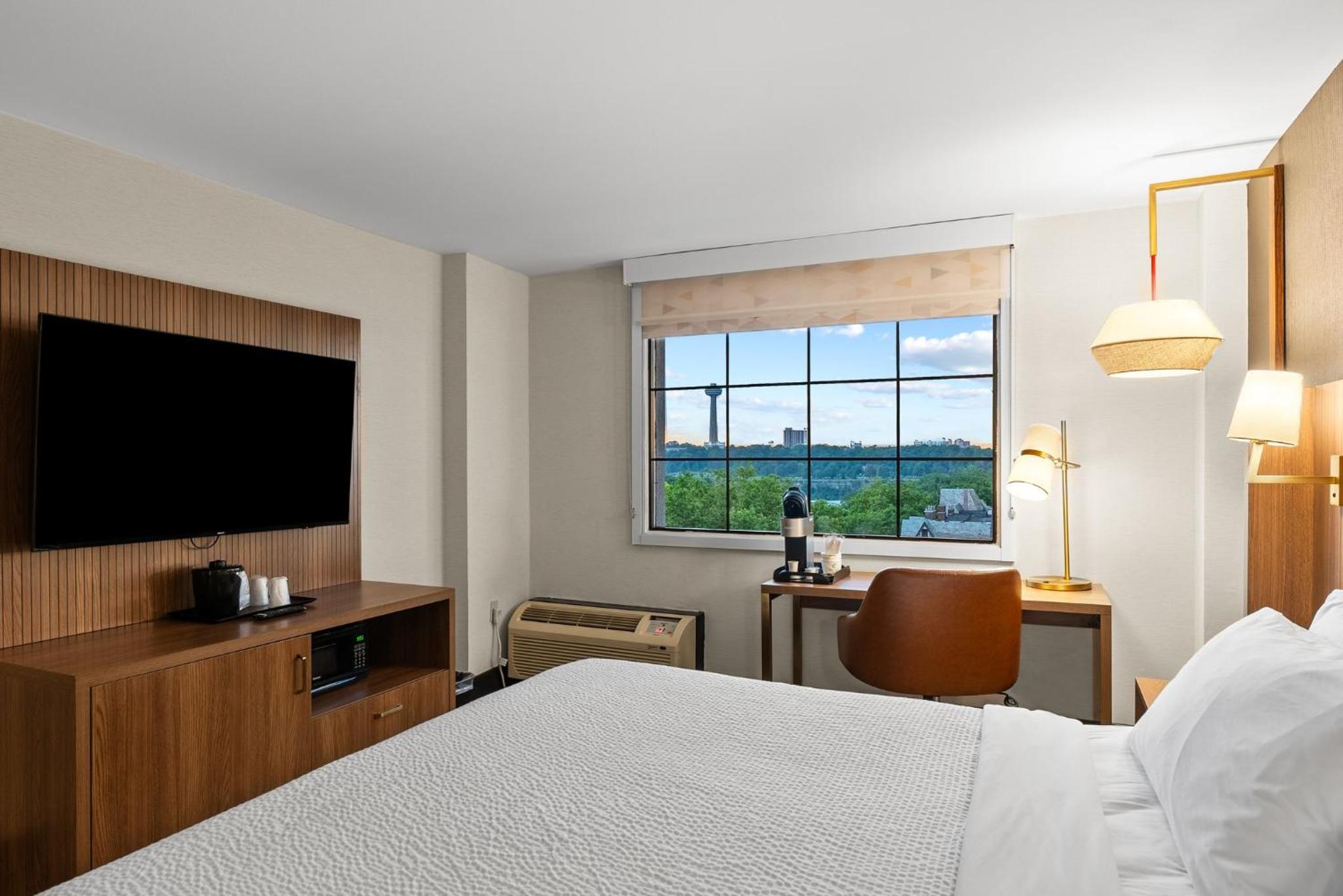 Premium King with Canadian Skyline View - Photo 20