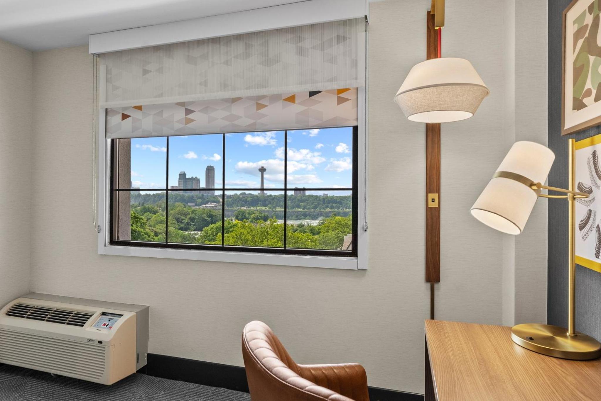 Premium King with Canadian Skyline View - Photo 18