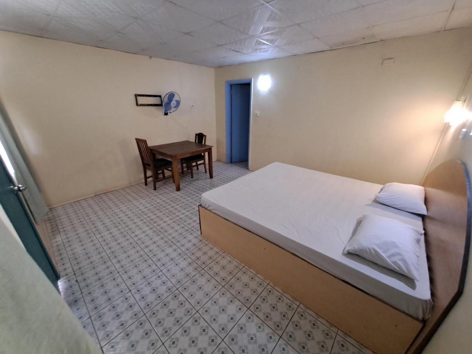 Standard Queen Room with Fan photo 1