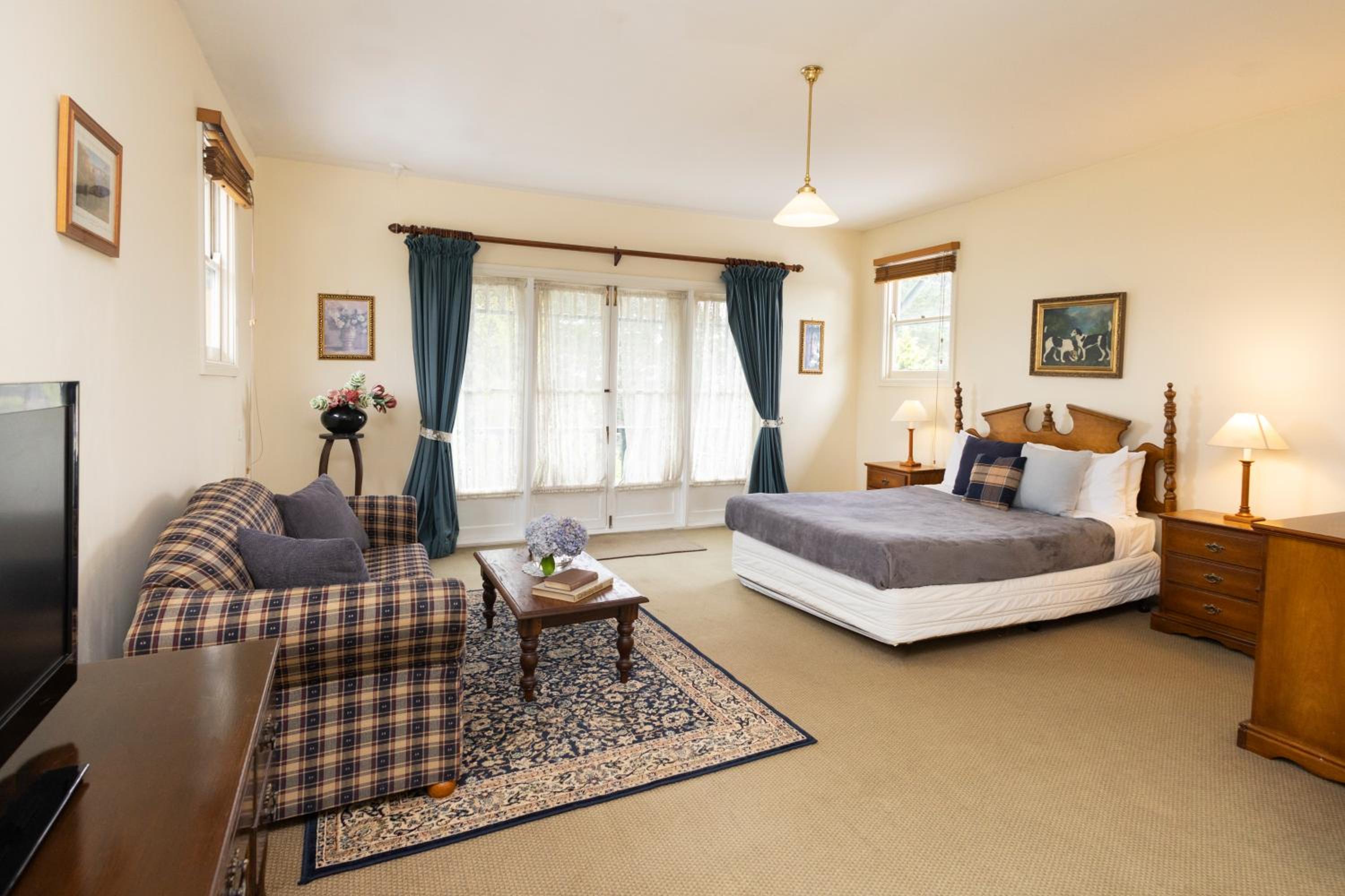 Deluxe Double Room with Balcony photo 3