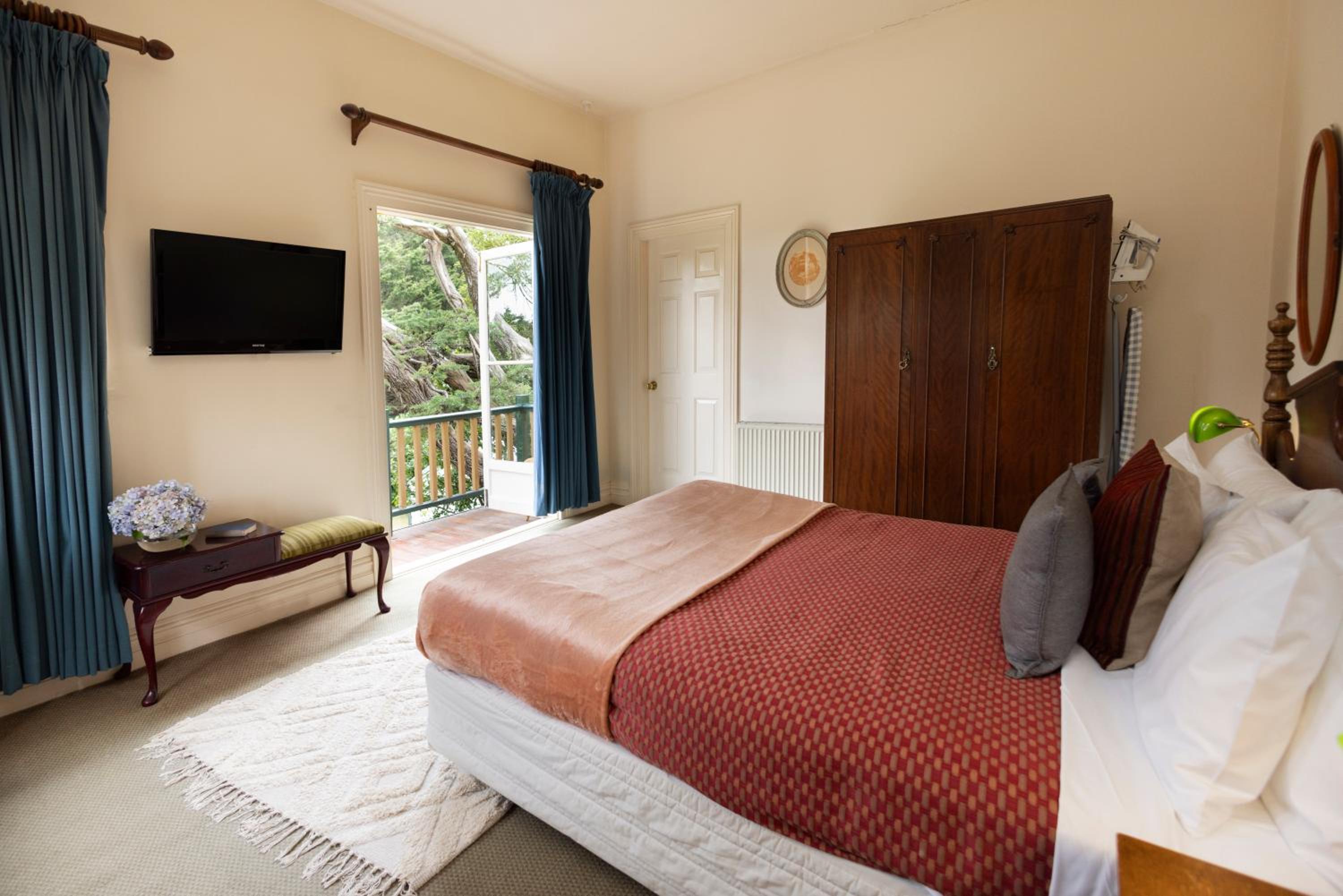 Deluxe Double Room with Balcony photo 2