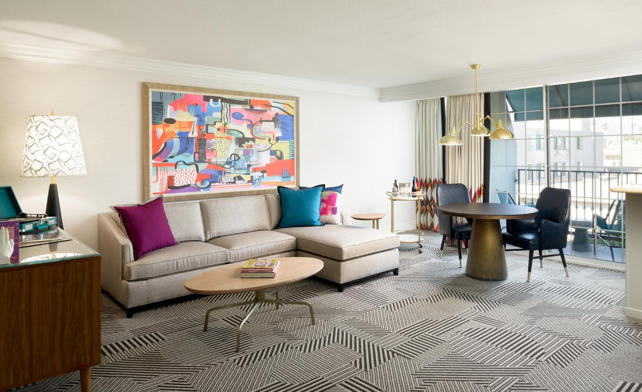 Premier 2 Queens Suite with Balcony
