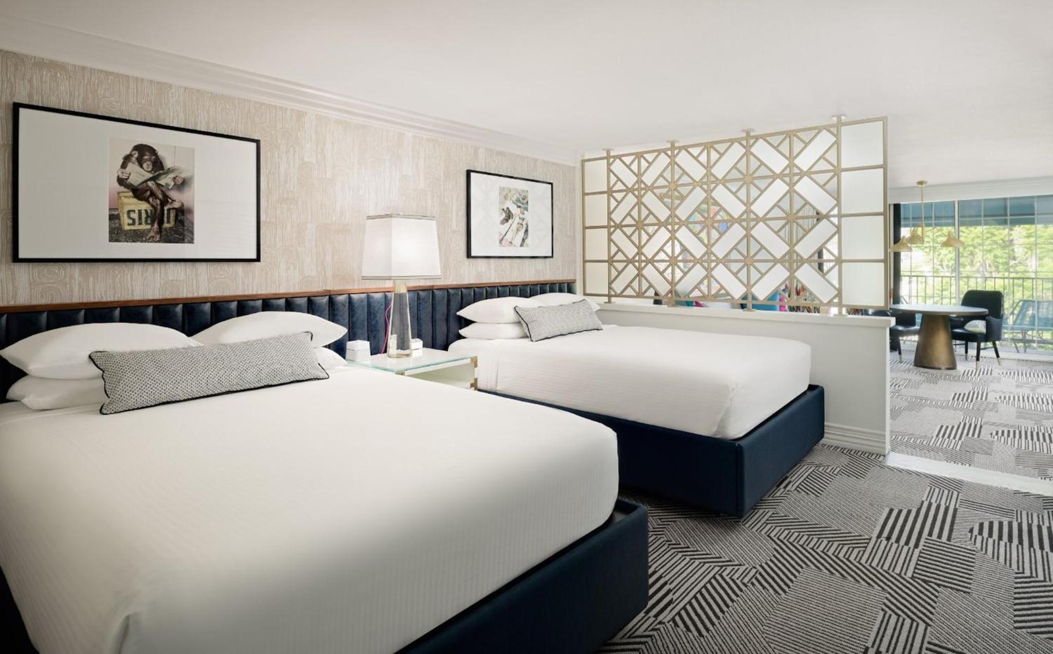 Signature 2 Queens Suite, top floor with Balcony