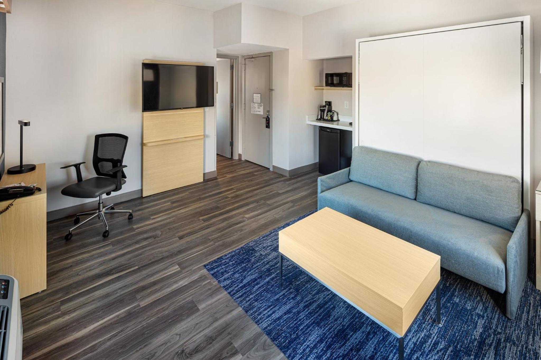 Suite with Two Queen Beds - Photo 3