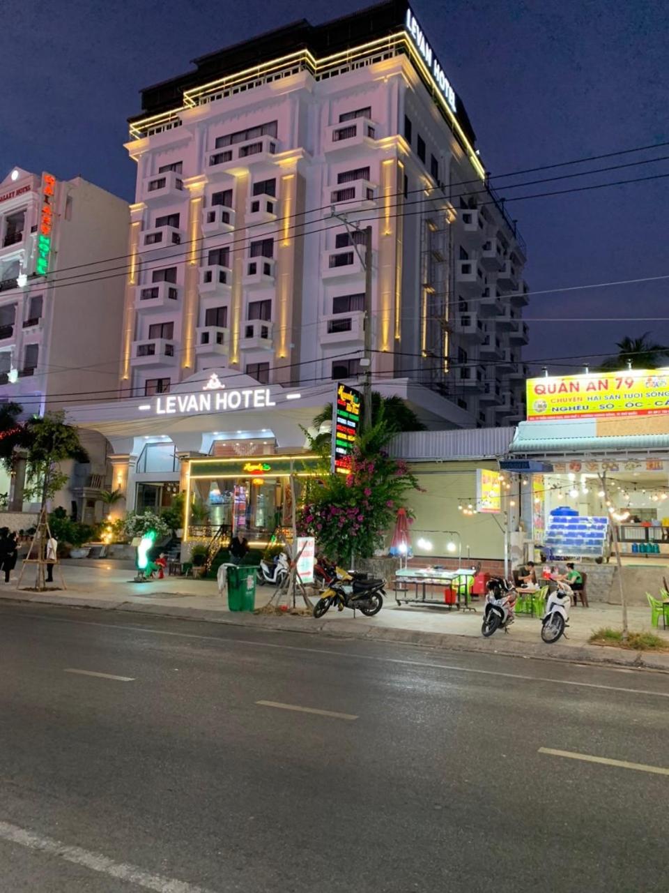 Deluxe Double or Twin Room with City View