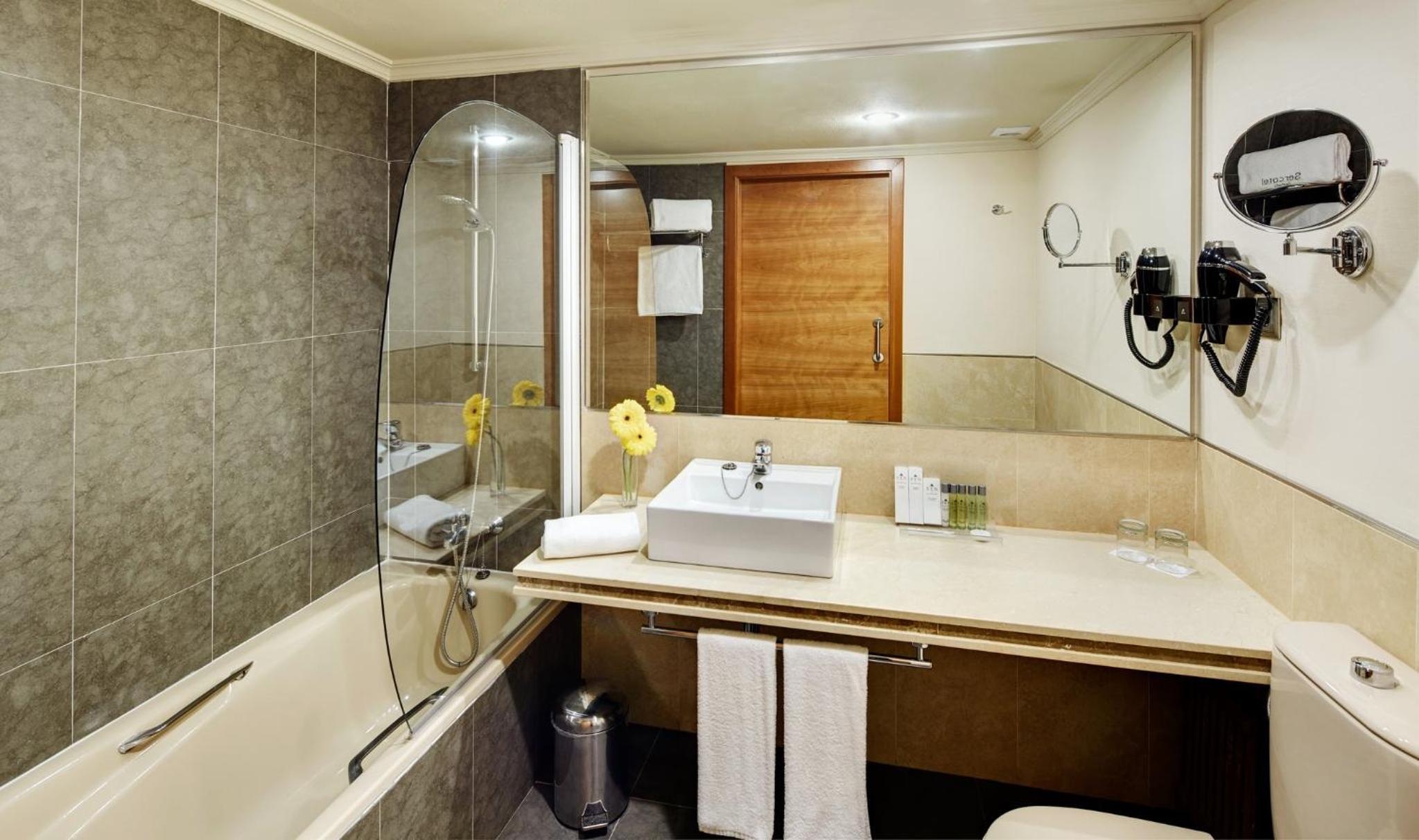Standard Twin Room - Photo 6