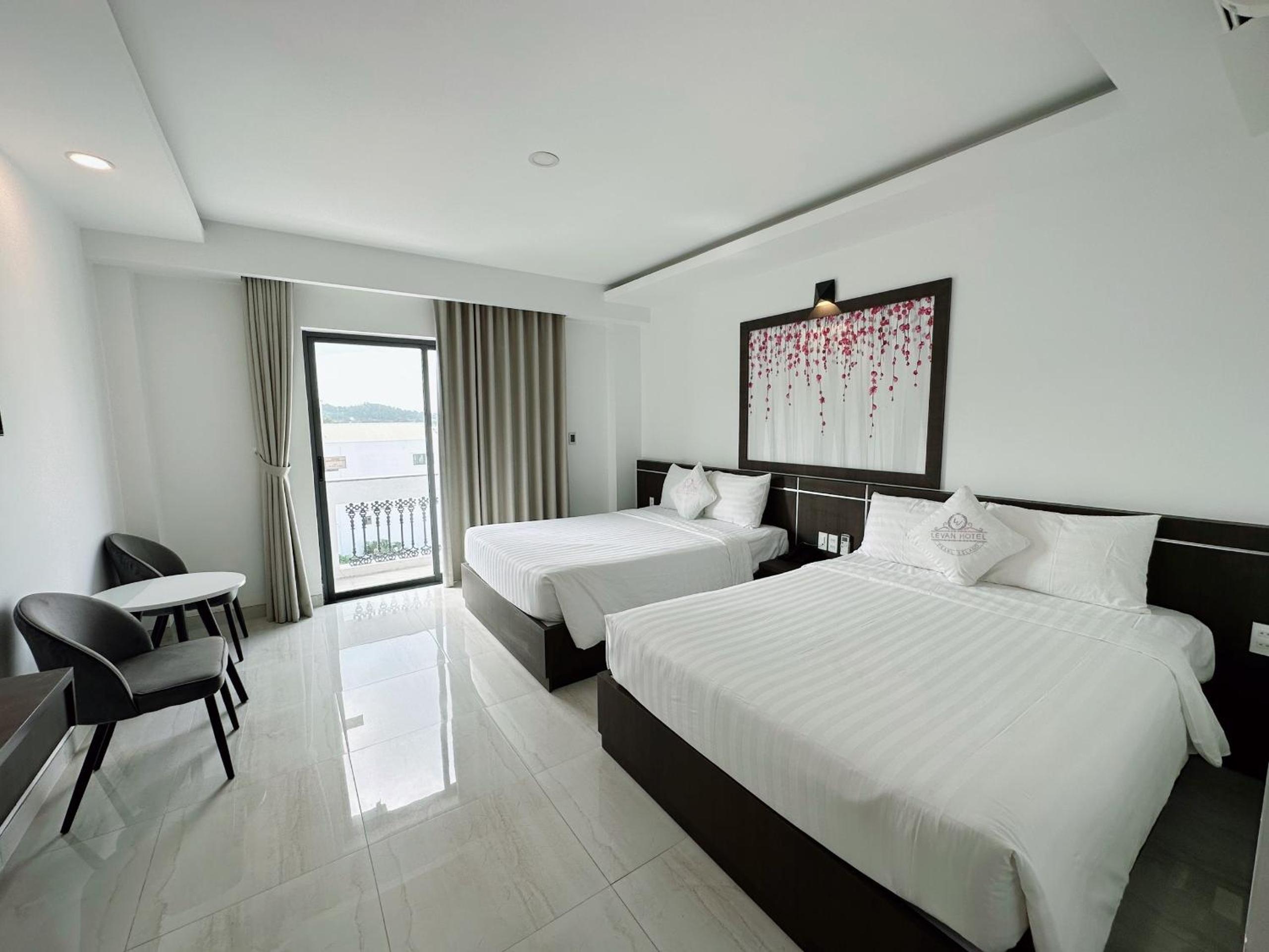 Double or Twin Room with Side Sea View