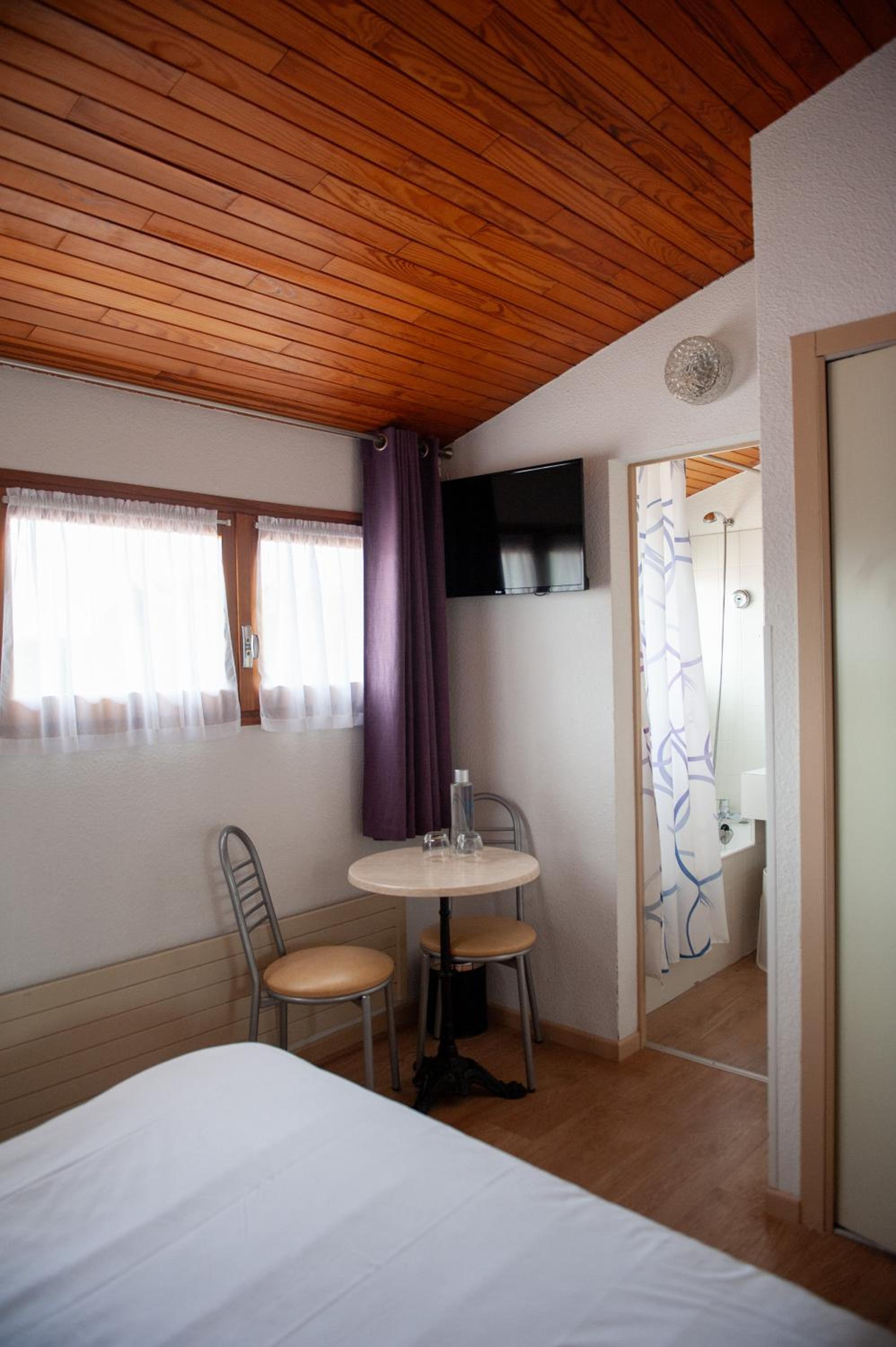 Chambre Familiale avec Salle de Bains Privative