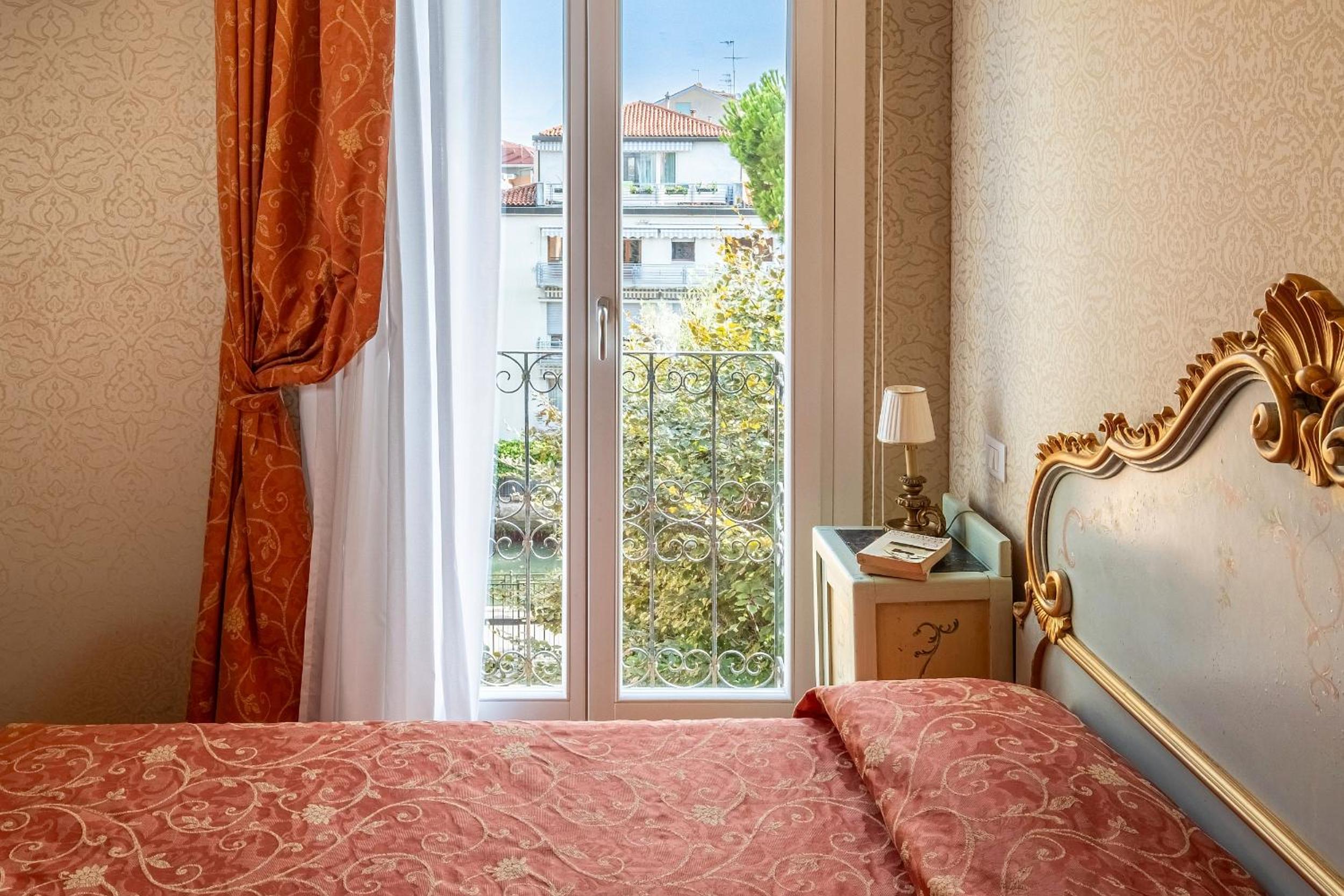 Standard Double Room - Photo 4
