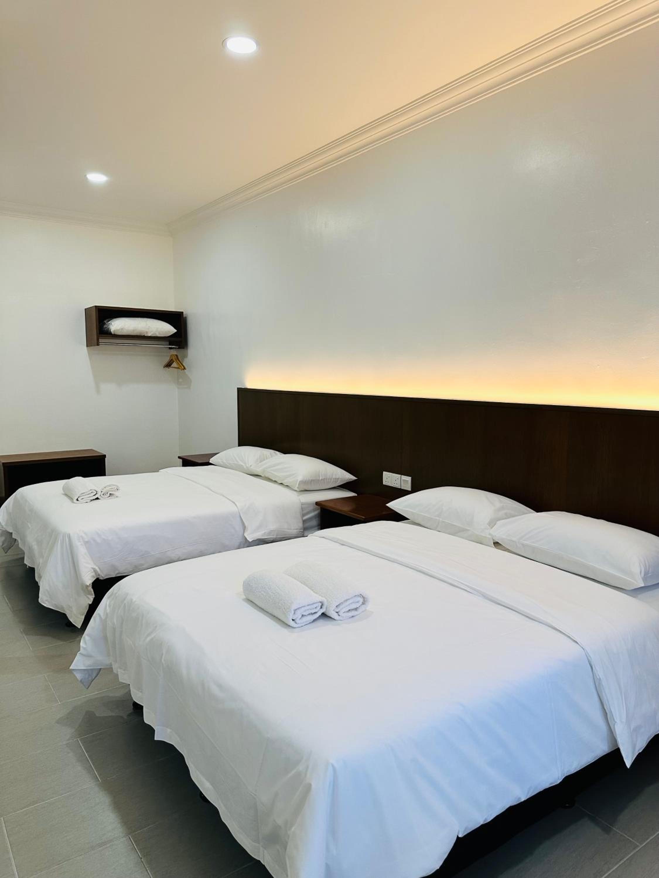 Deluxe Family Suite - Photo 1