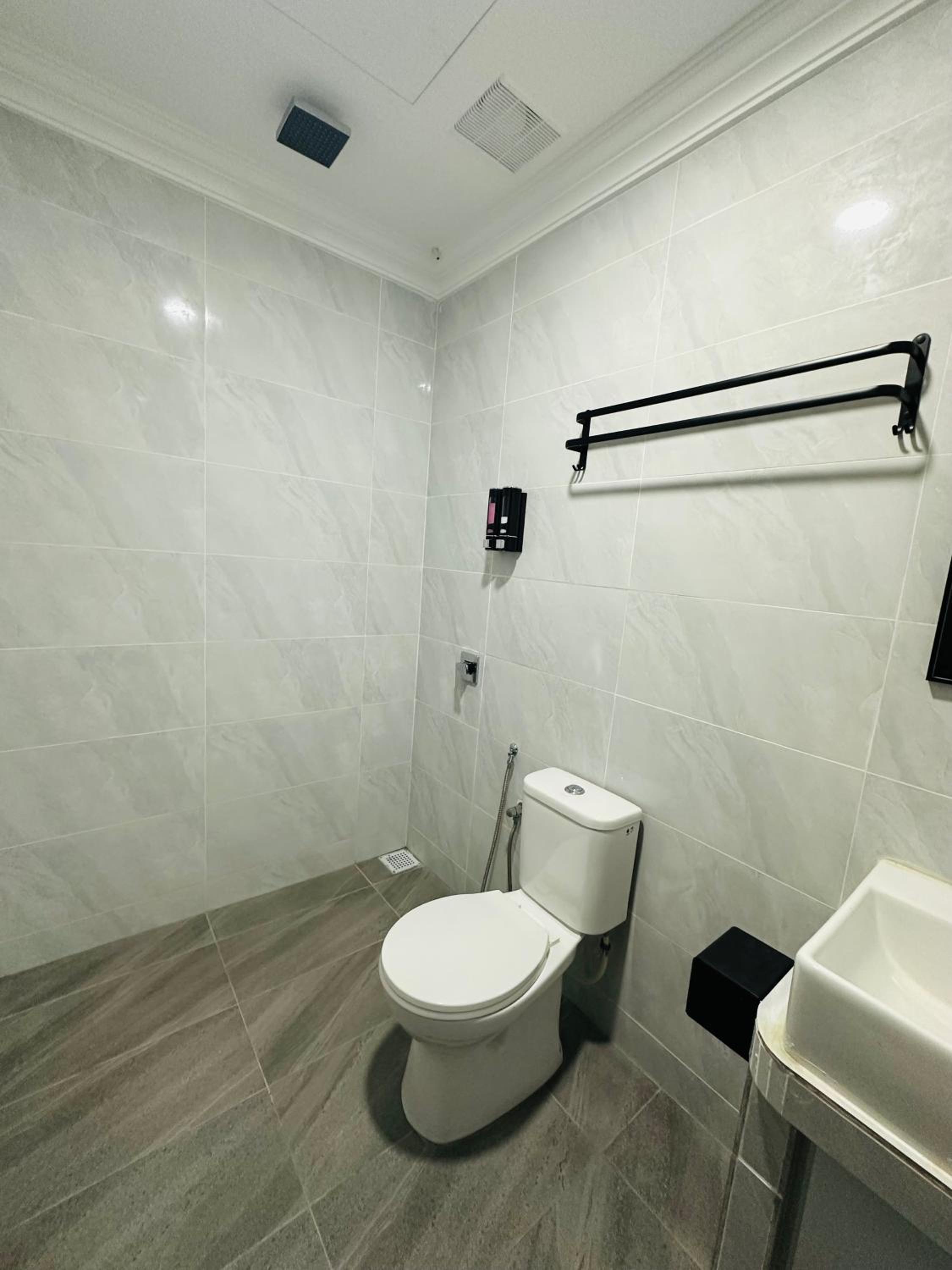 Deluxe Family Suite - Photo 9