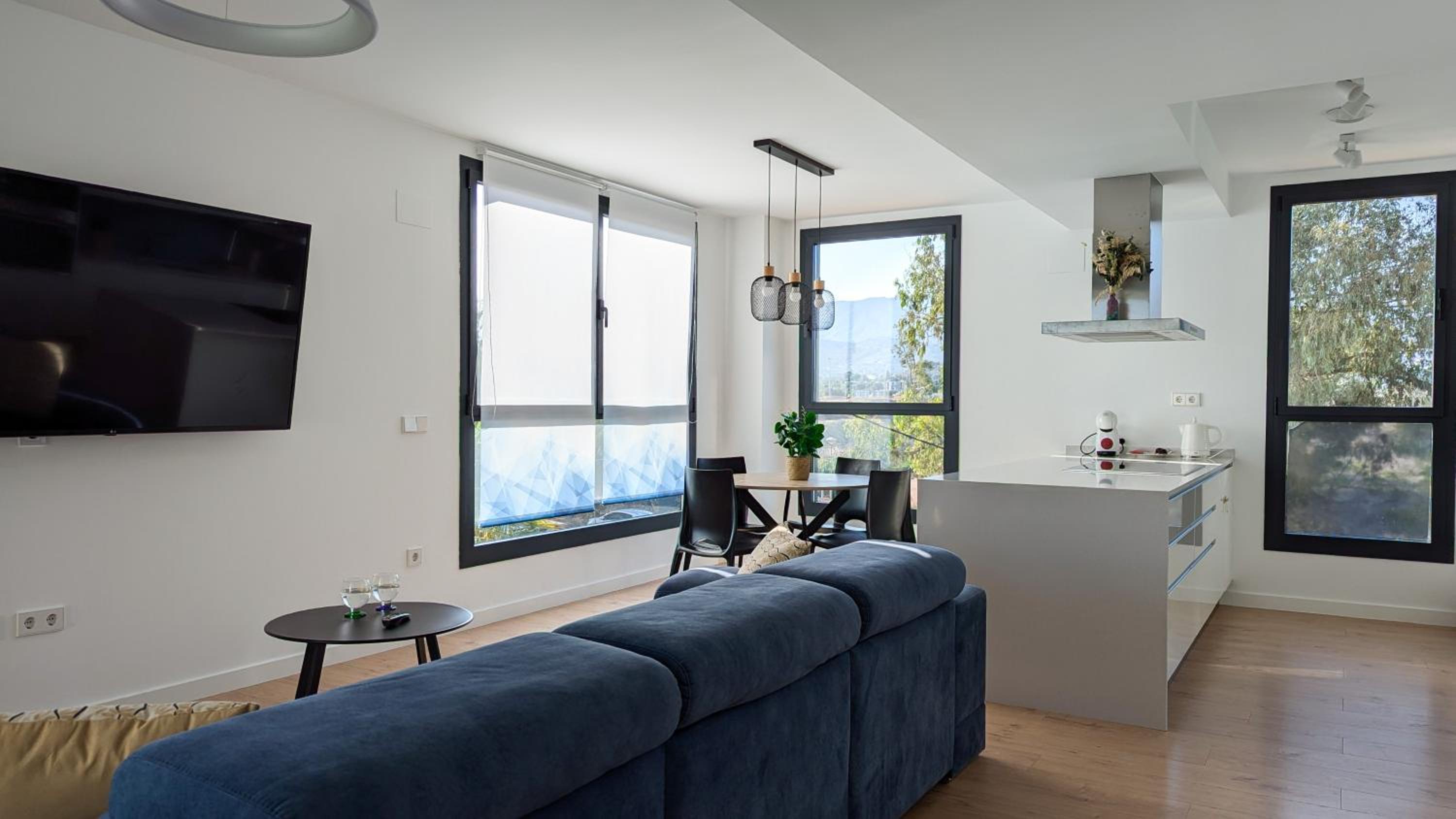 Apartamento de dos habitaciones con terraza y vista al mar