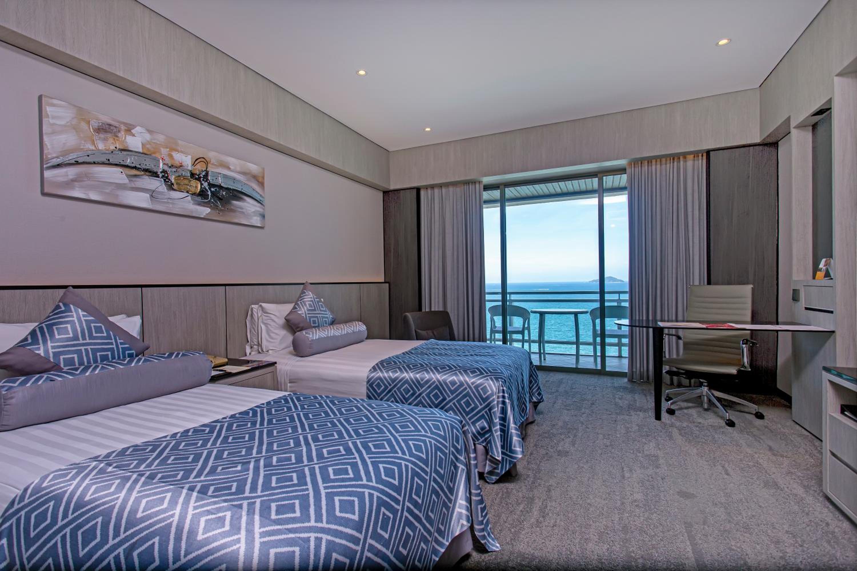 Premium Sea View Twin - Photo 4
