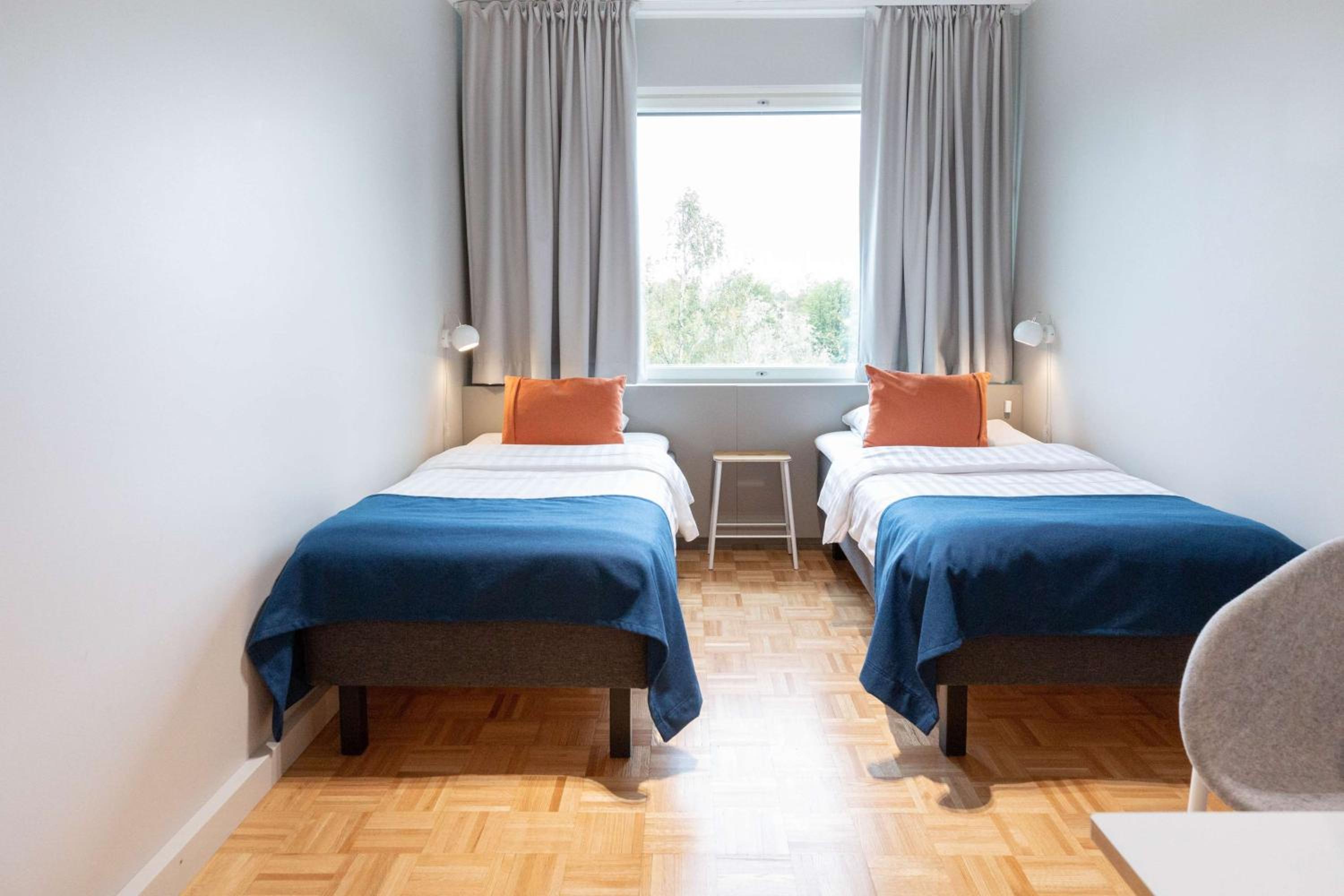Standard Twin Room - Photo 6
