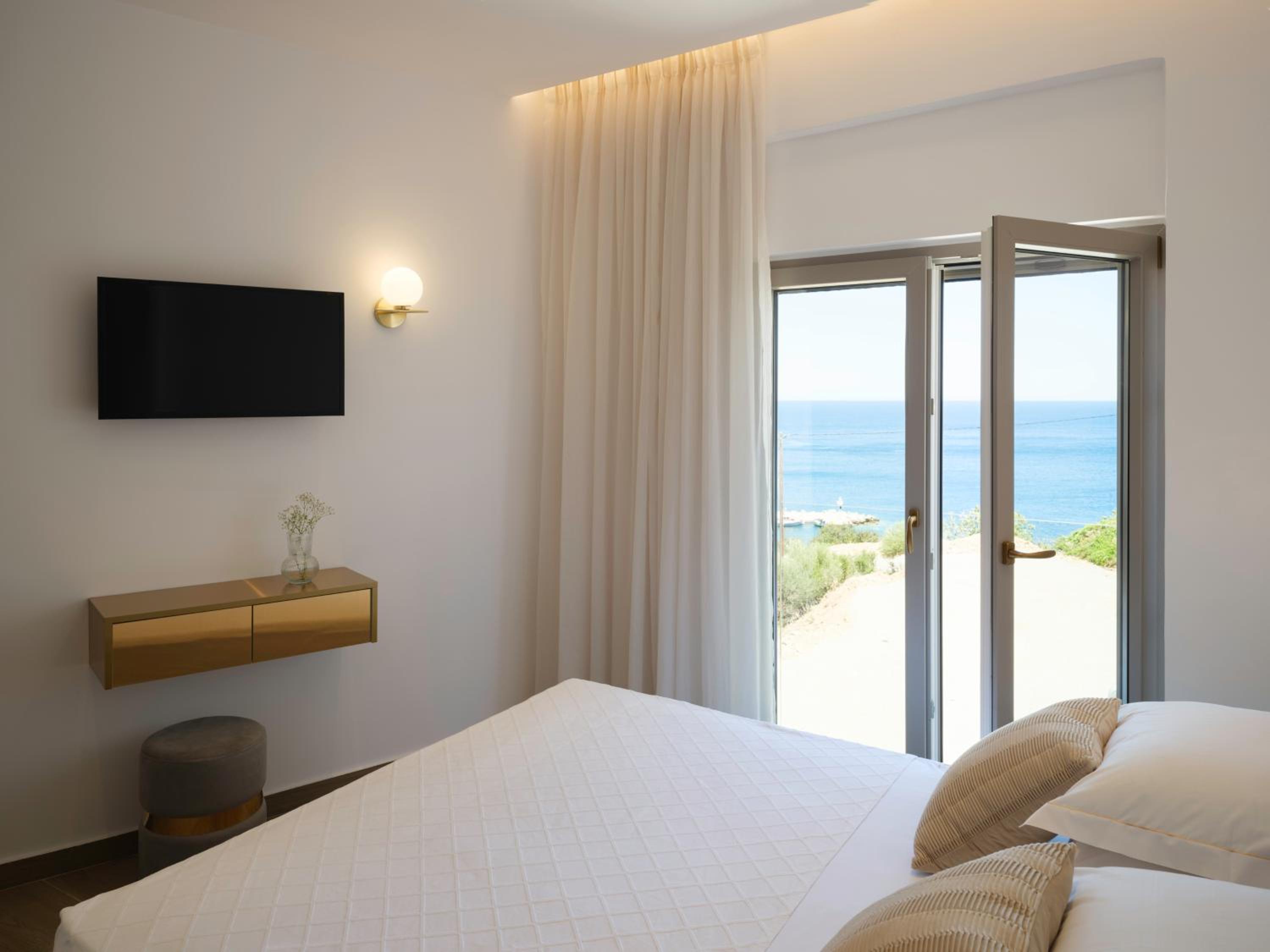 Family Two Bedroom Suite with Sea View photo 1