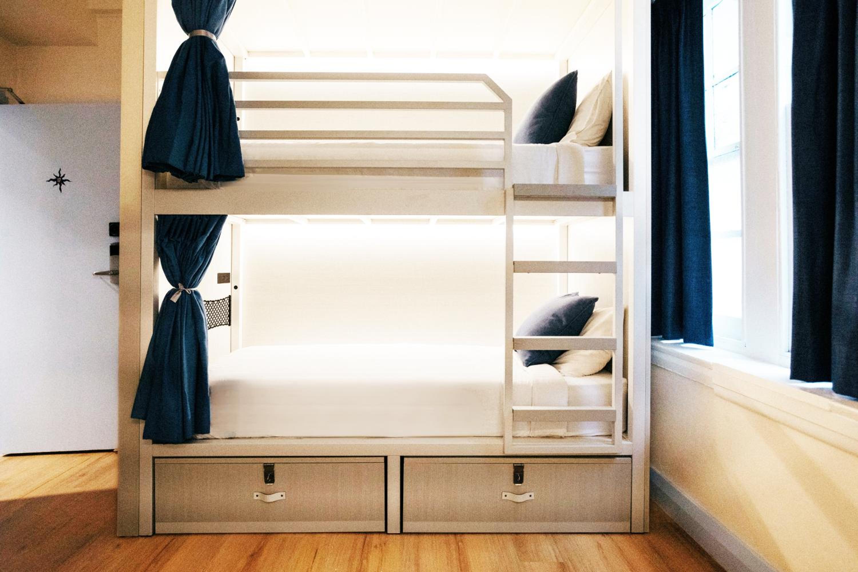 Bed in Premium 4 Bed Female Ensuite Dorm photo 2