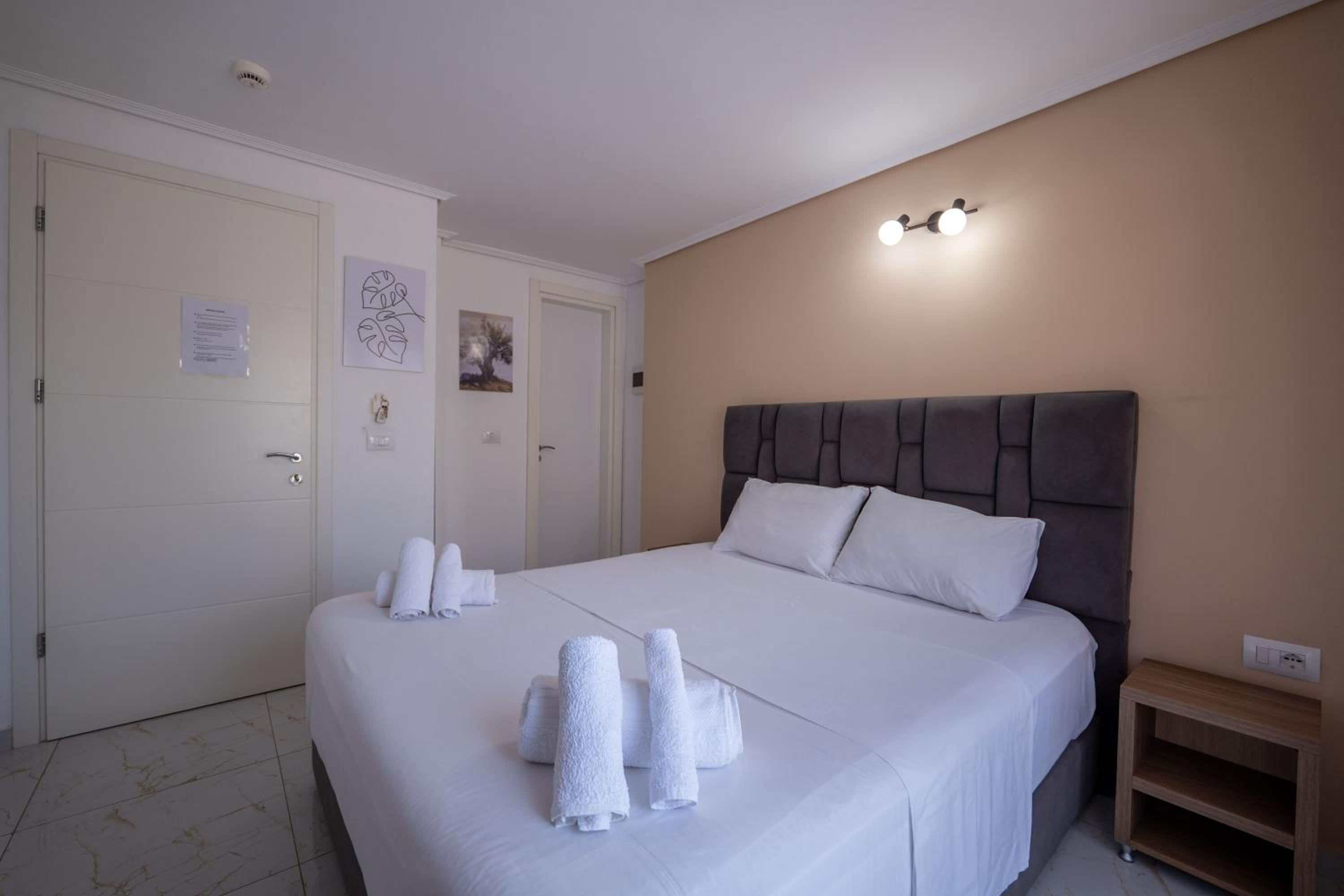 Double Room with Balcony photo 3
