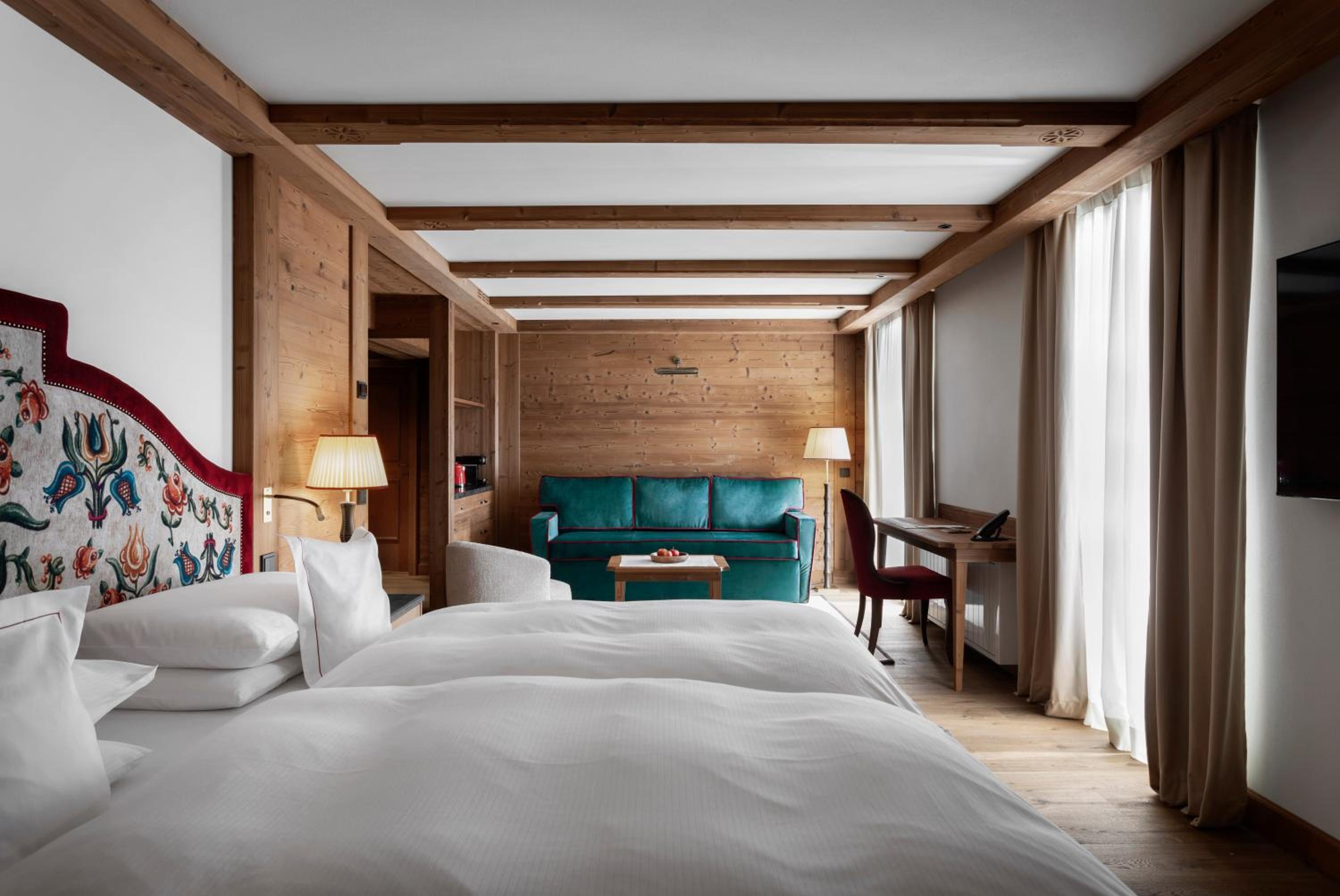 Deluxe Junior Suite - Photo 6