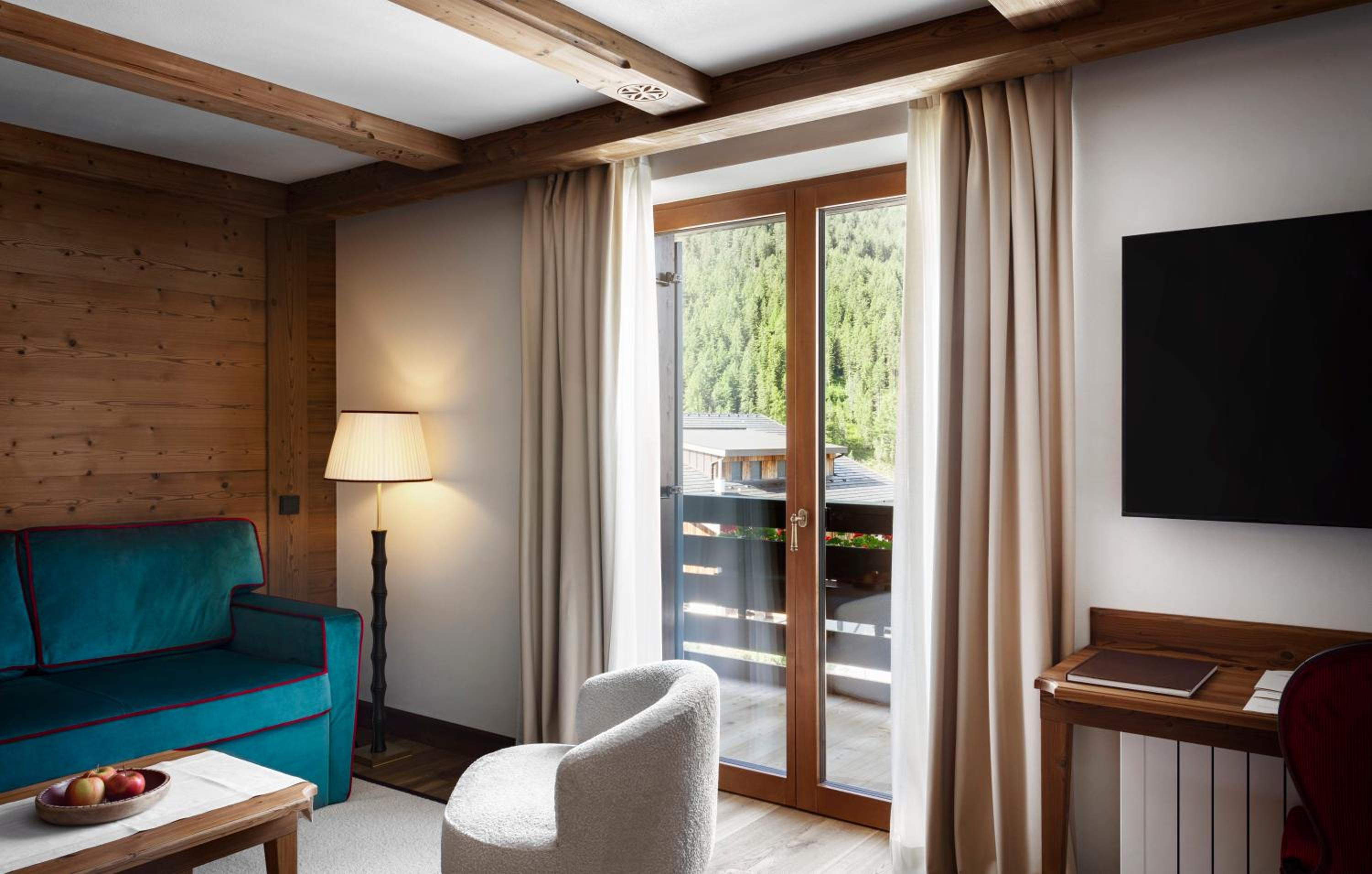 Deluxe Junior Suite - Photo 7