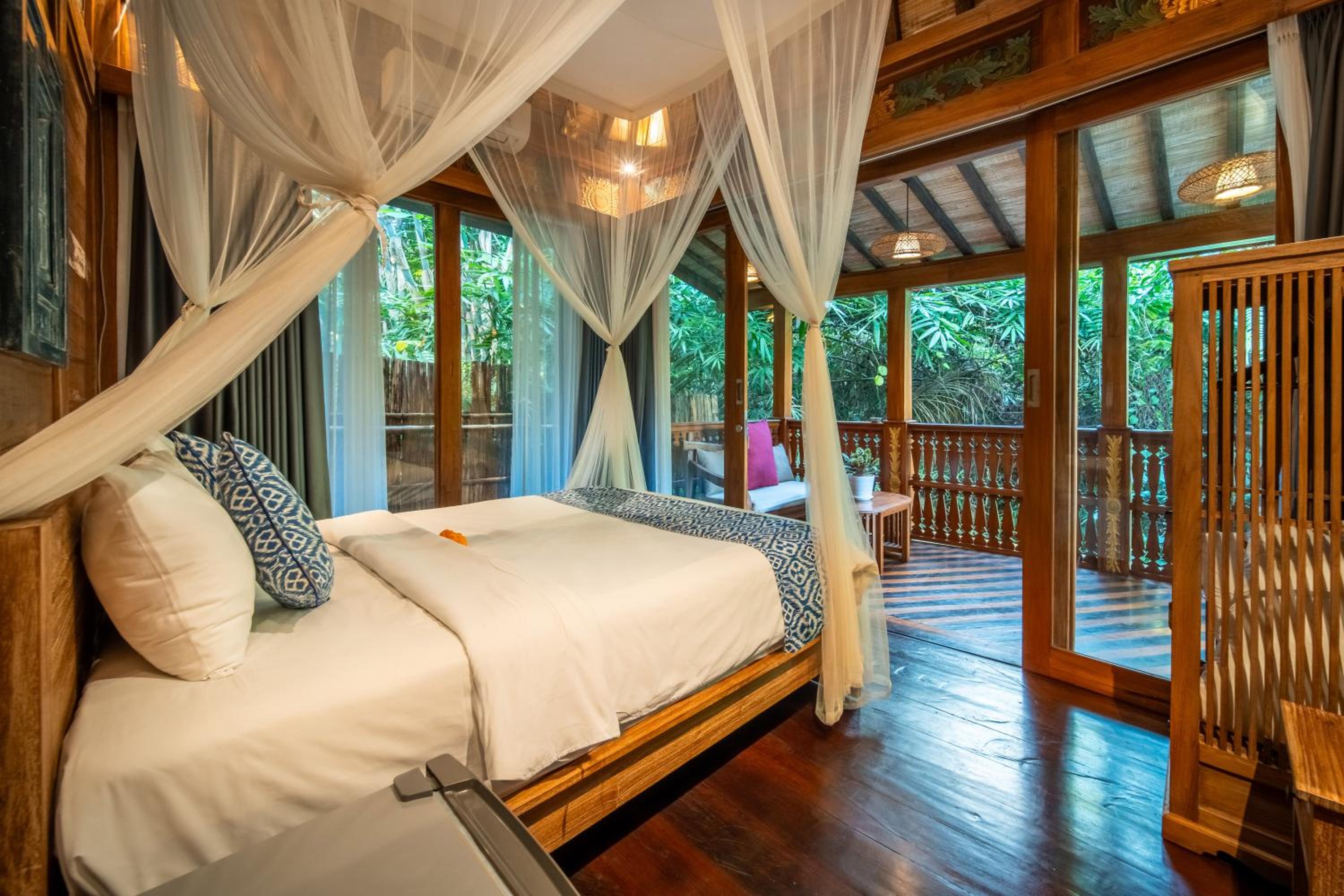 Double Room with Patio - Photo 35