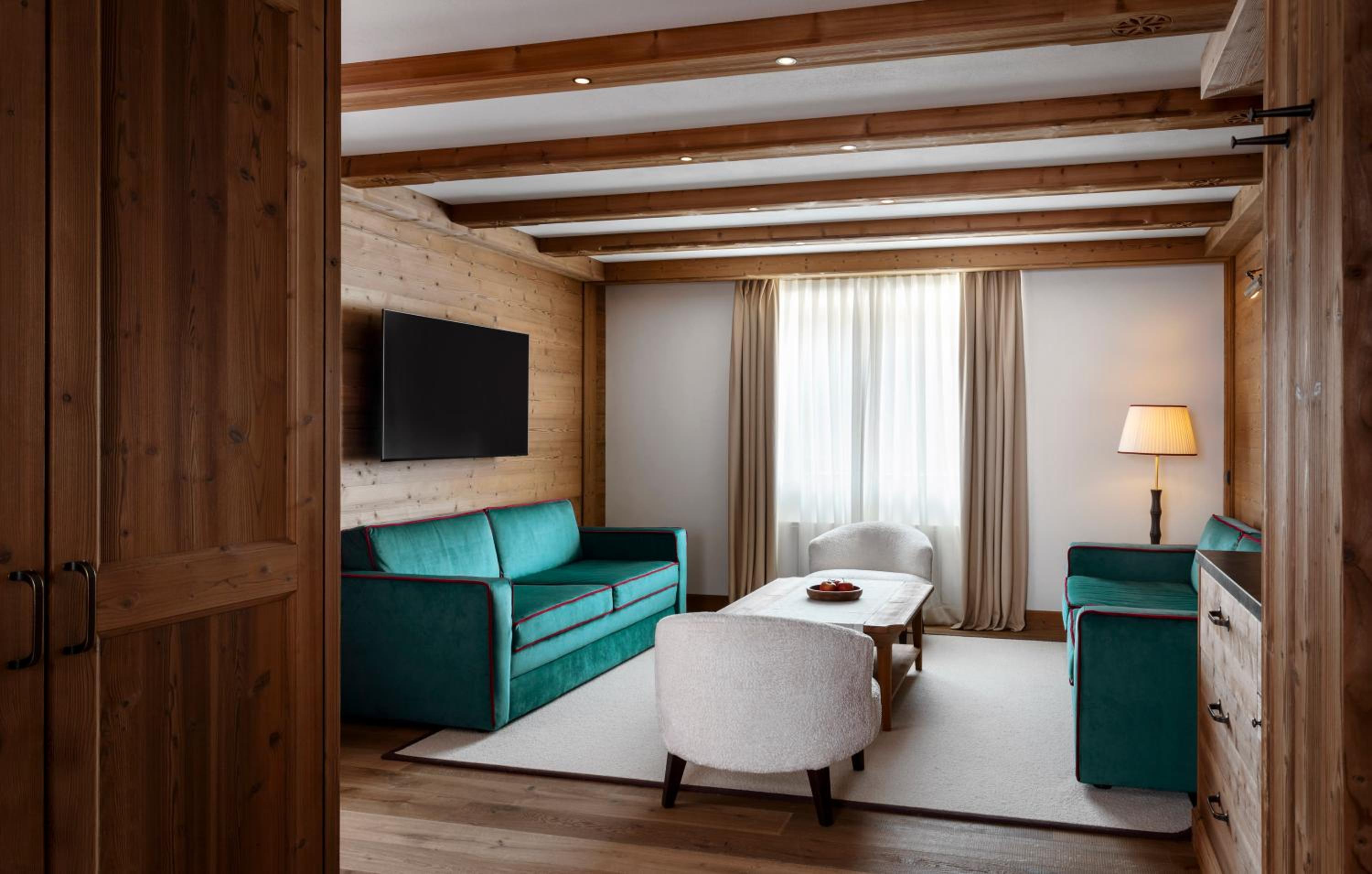 Suite with Mountain View - Photo 6