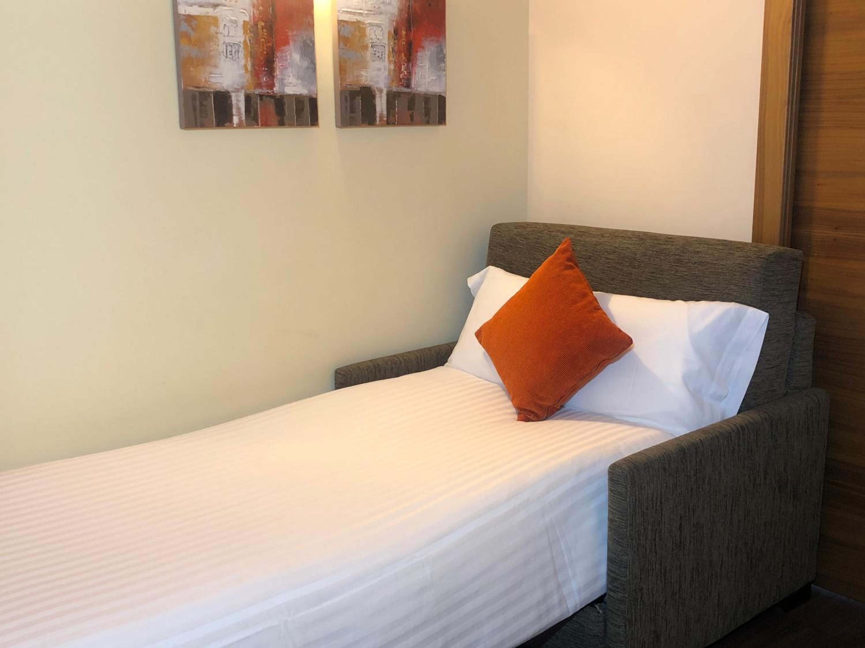 Triple Room (2 Adults + 1 Child) - Photo 1