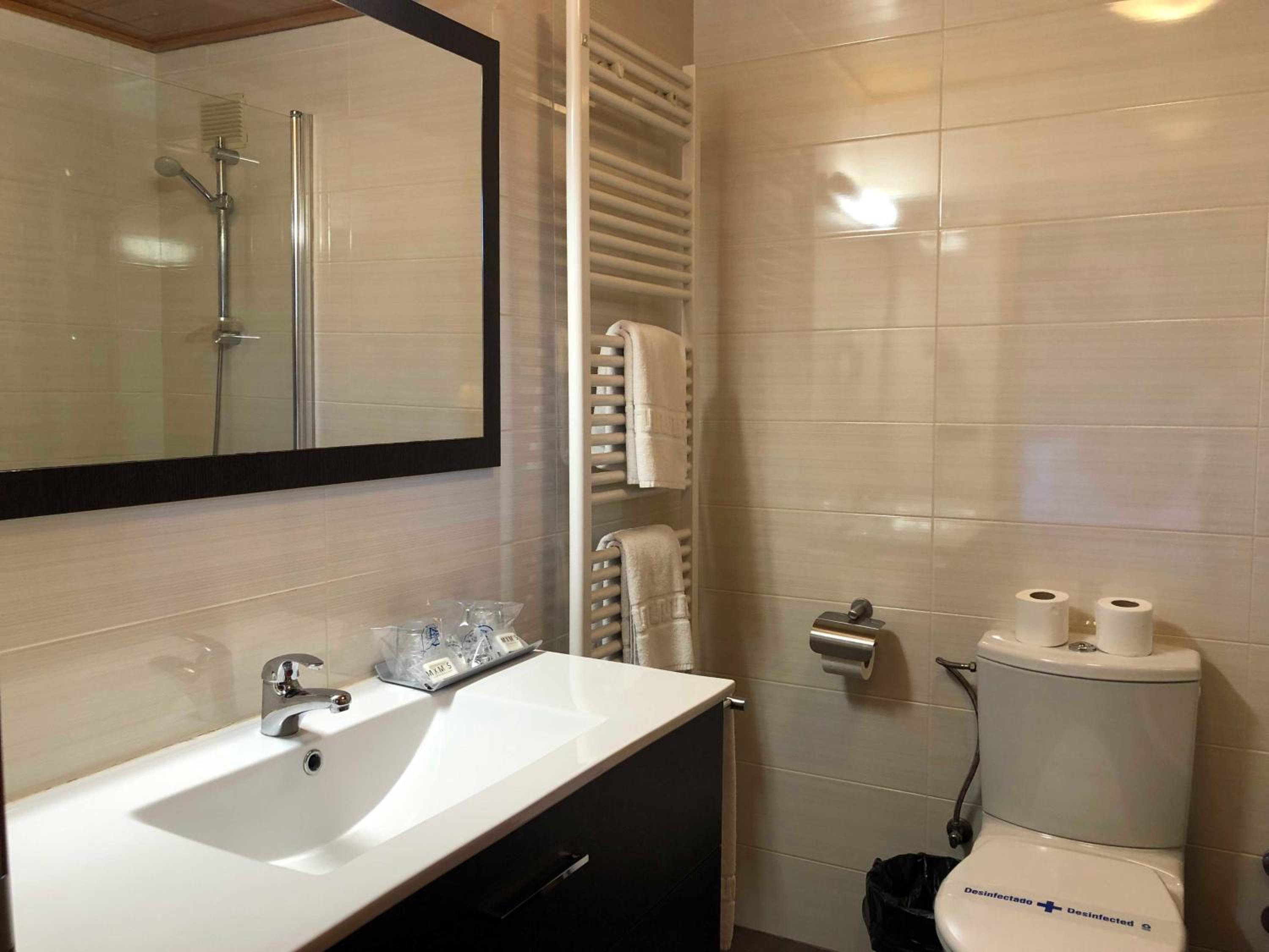 Double or Twin Room - Photo 2