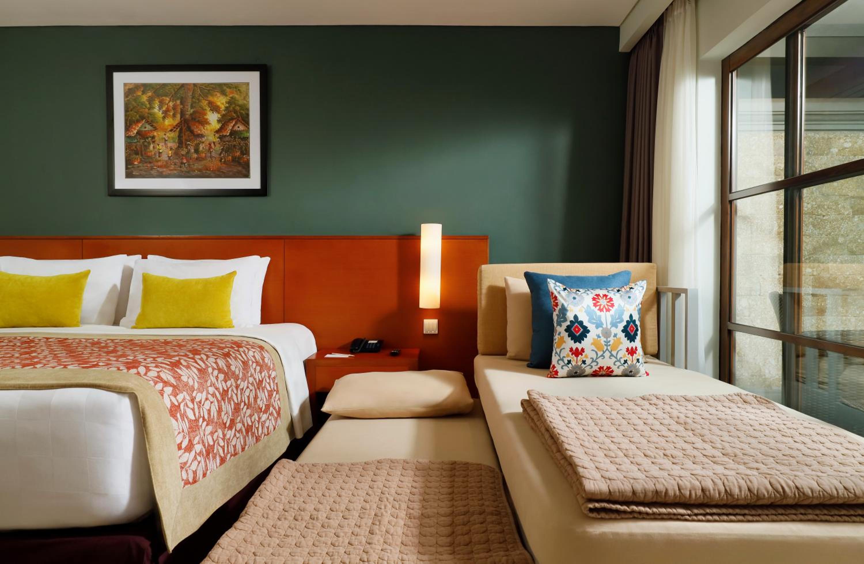 Deluxe Family Room
