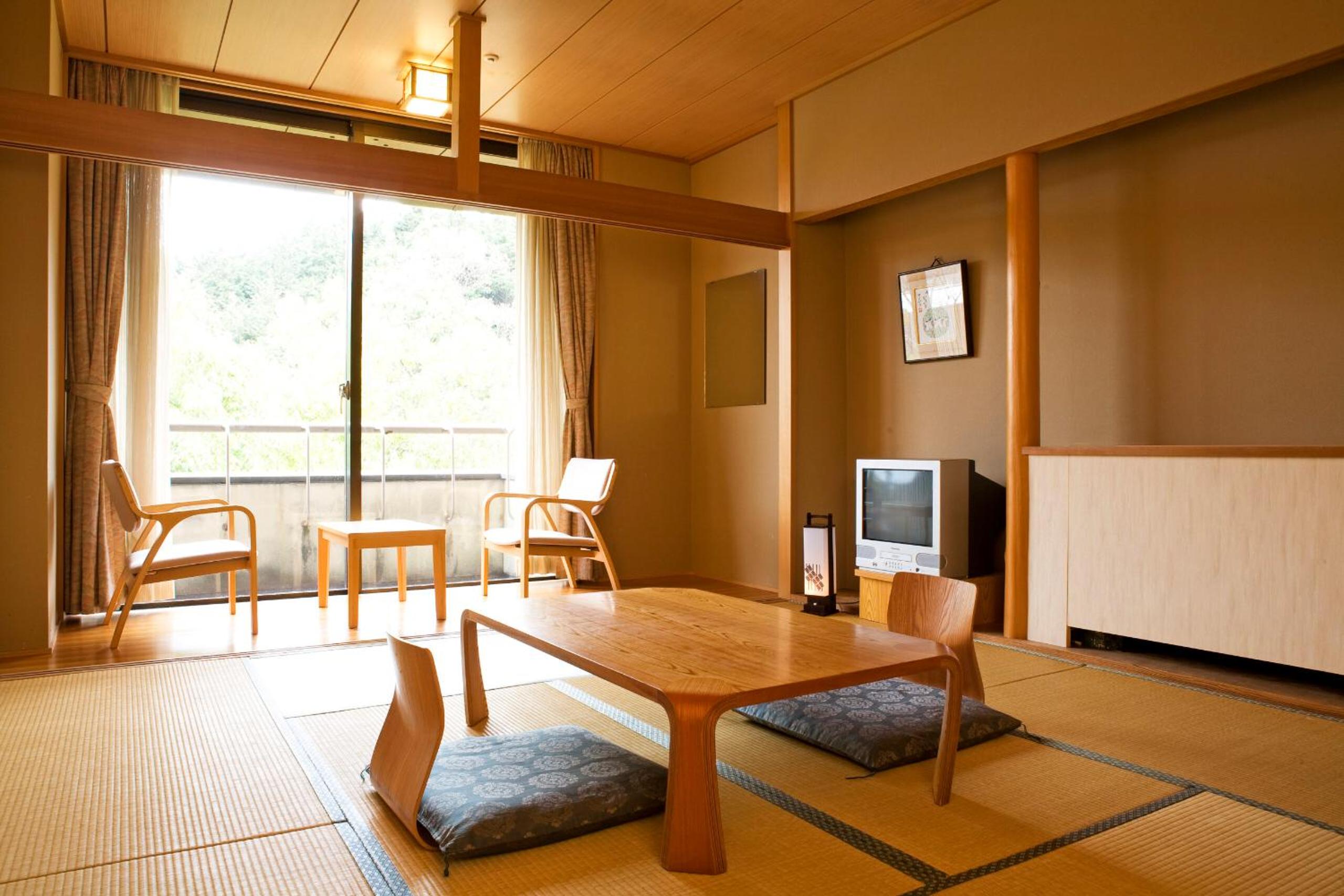 Japanese-Style Twin Room with Shared Bathroom photo 3