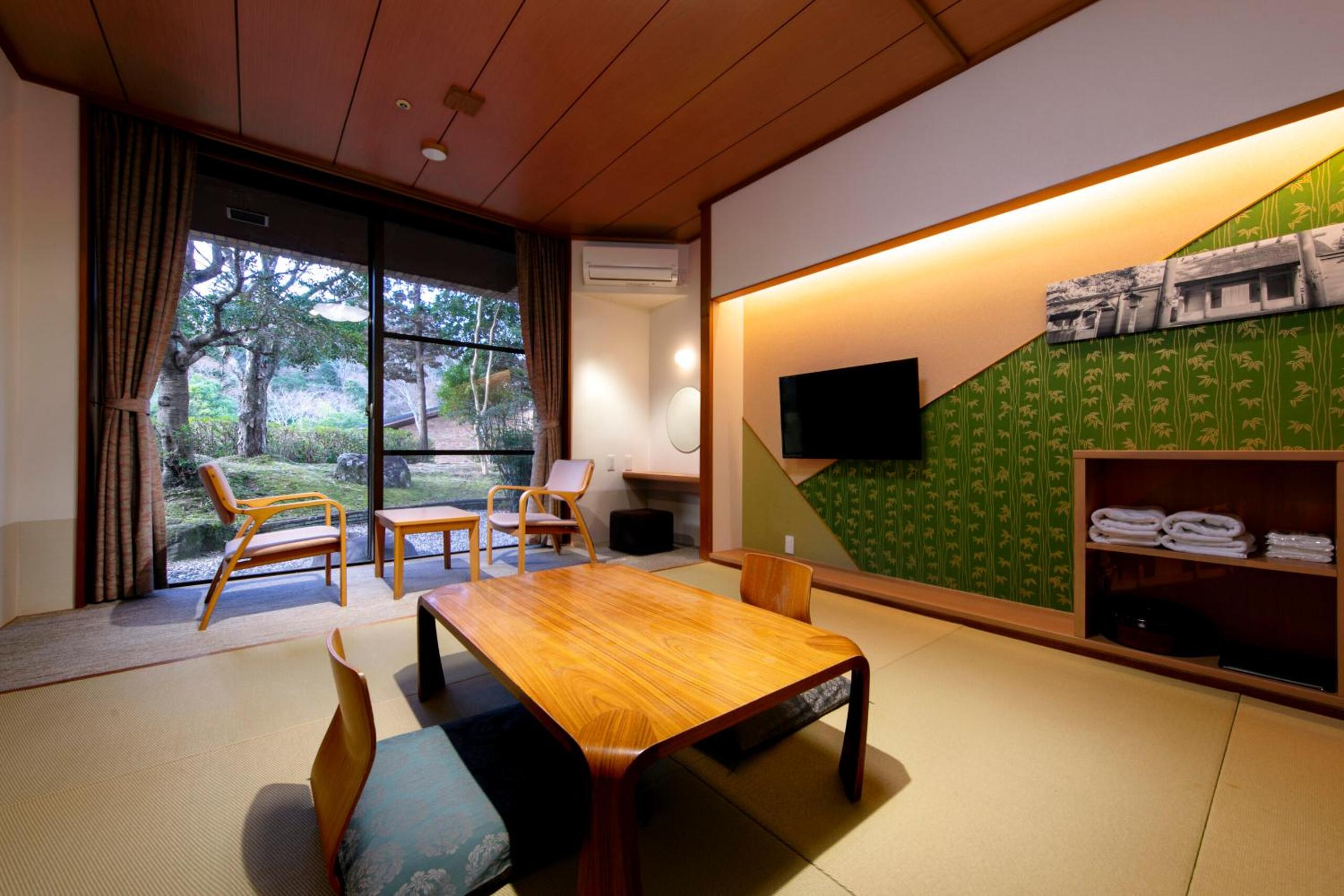 Japanese-Style Twin Room with Shared Bathroom photo 2