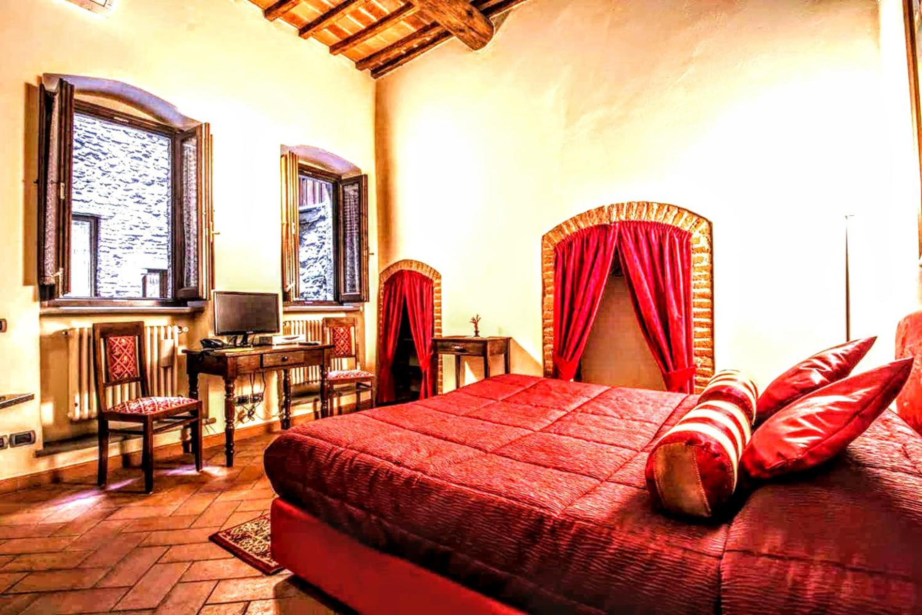 Junior Suite with Courtyard View