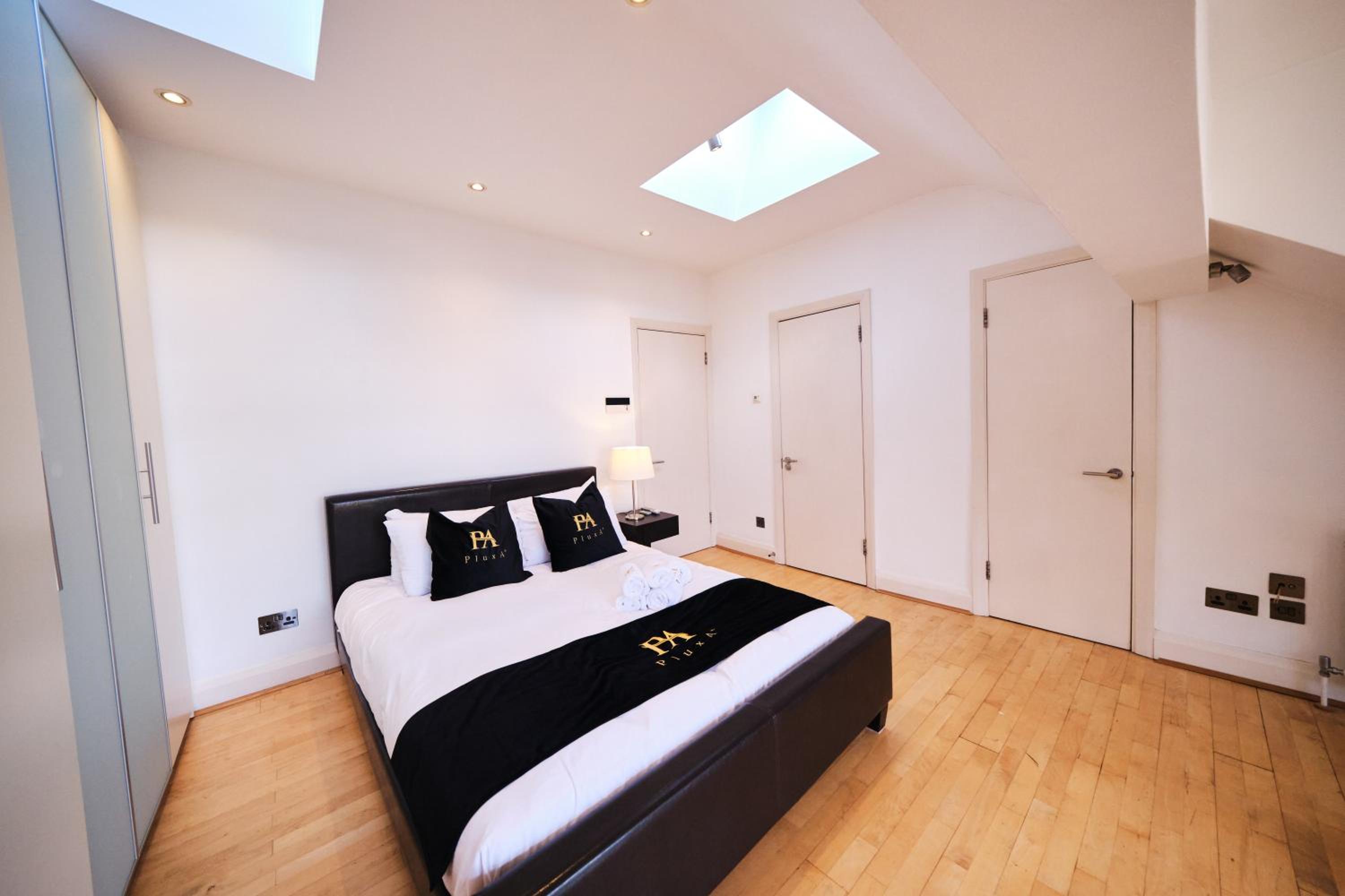 Two-Bedroom Deluxe Apartment photo 1