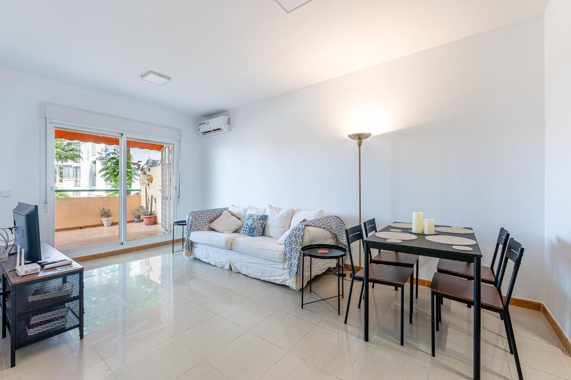 Apartamento de Dos Habitaciones con Terraza