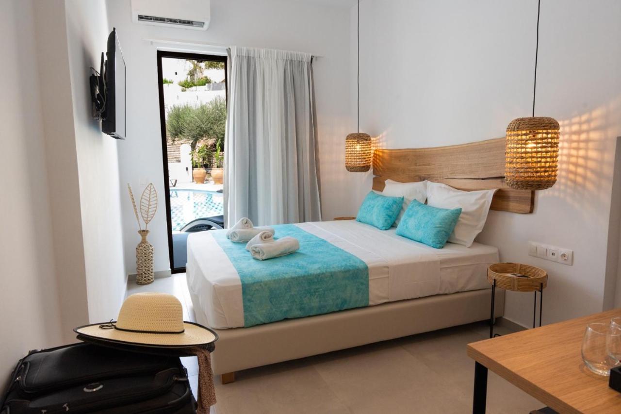 Double Room with Pool View photo 3