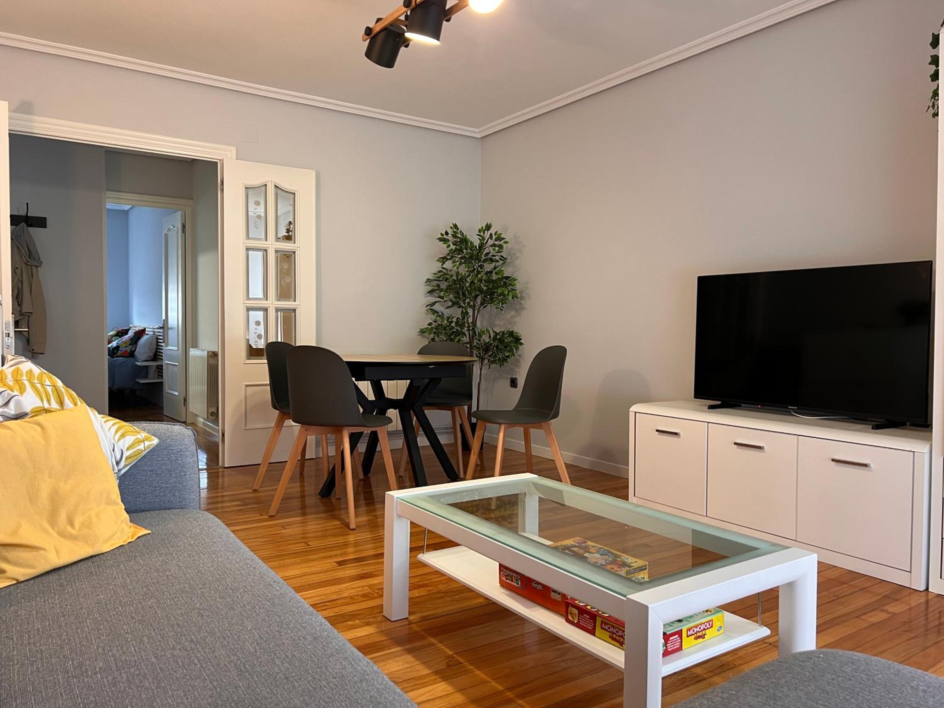 Three-Bedroom Apartment photo 2