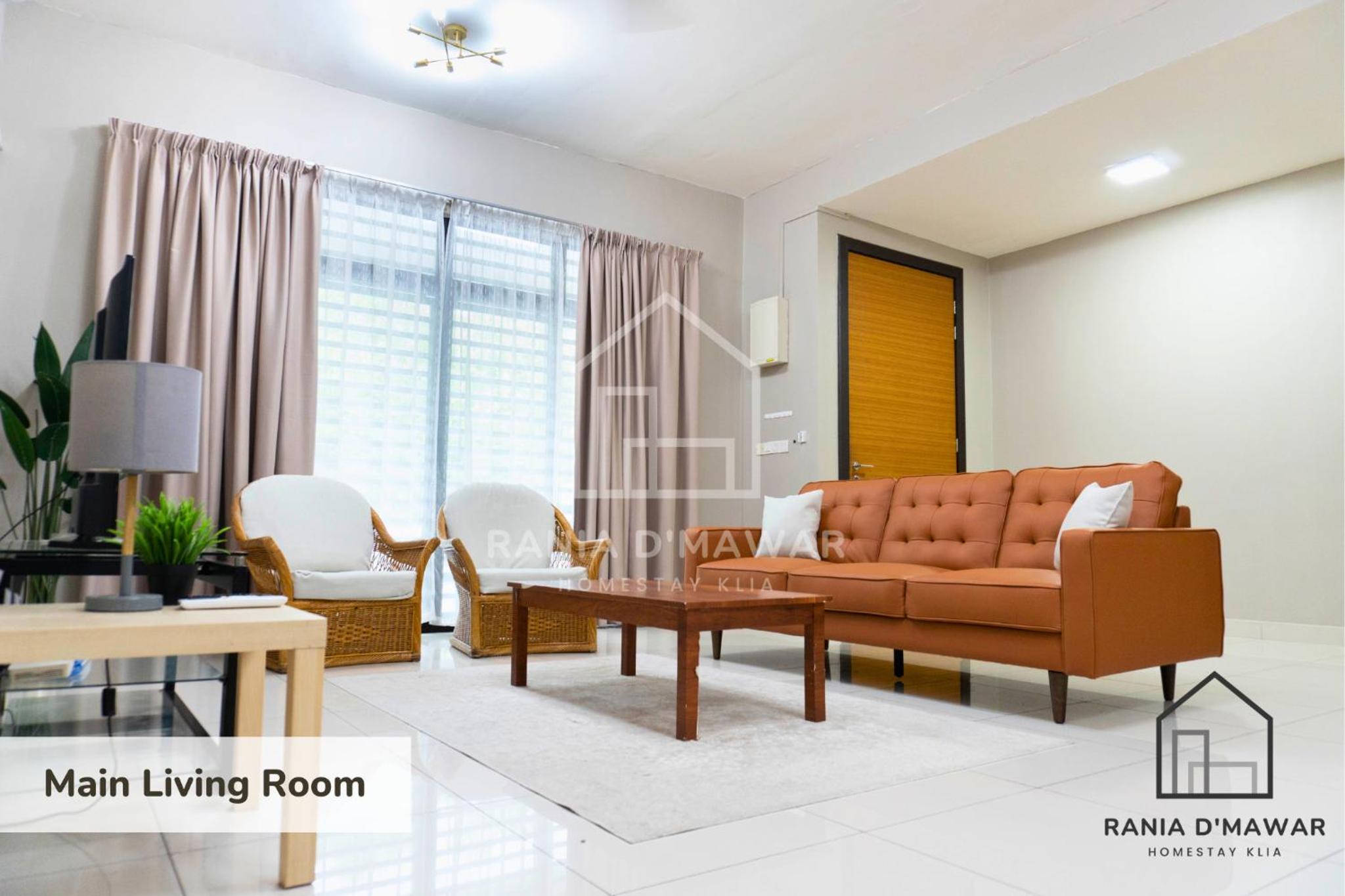 Five-Bedroom House photo 1